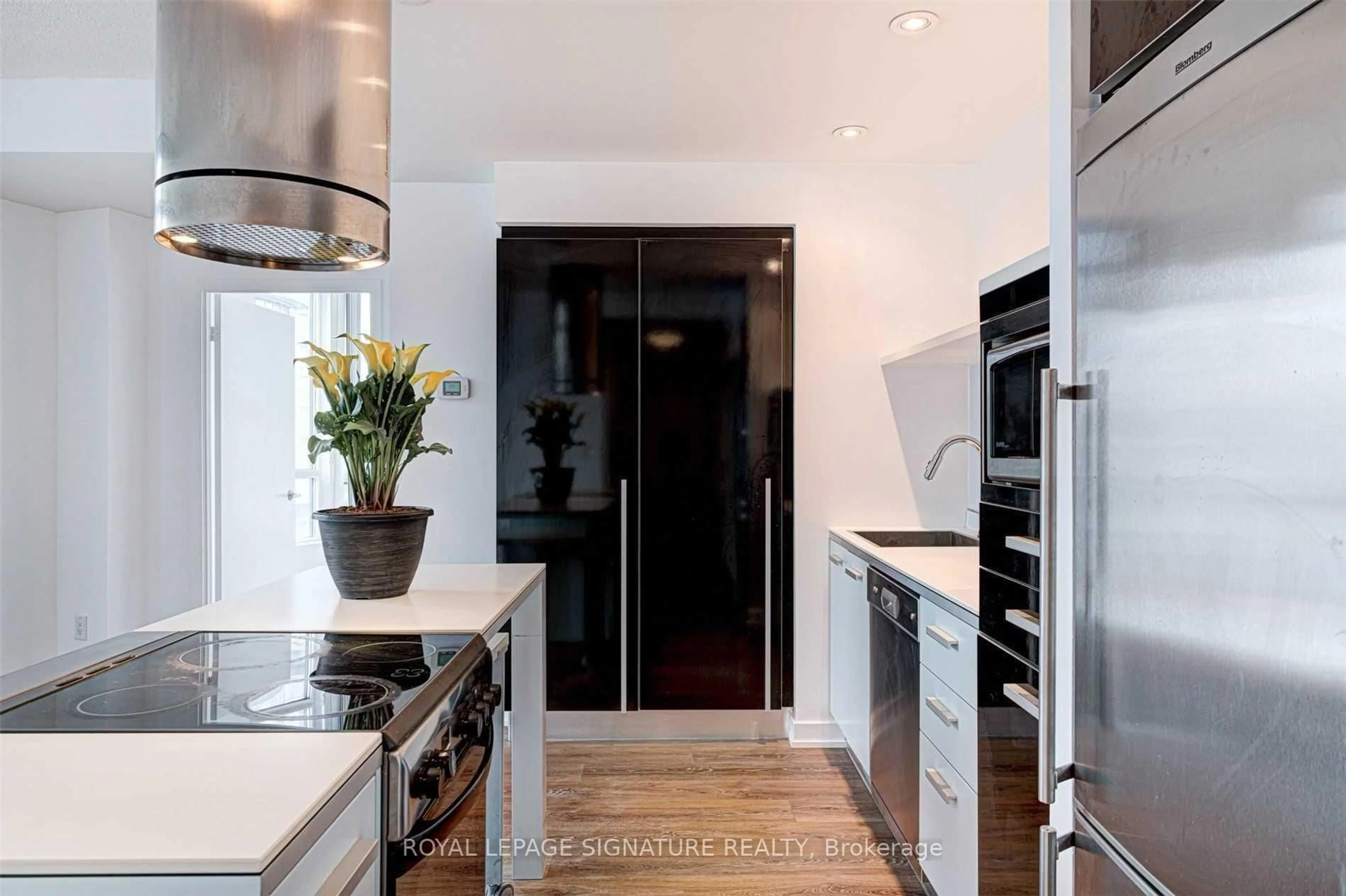 Contemporary kitchen, unknown for 38 Dan Leckie Way #507, Toronto Ontario M5V 2V6