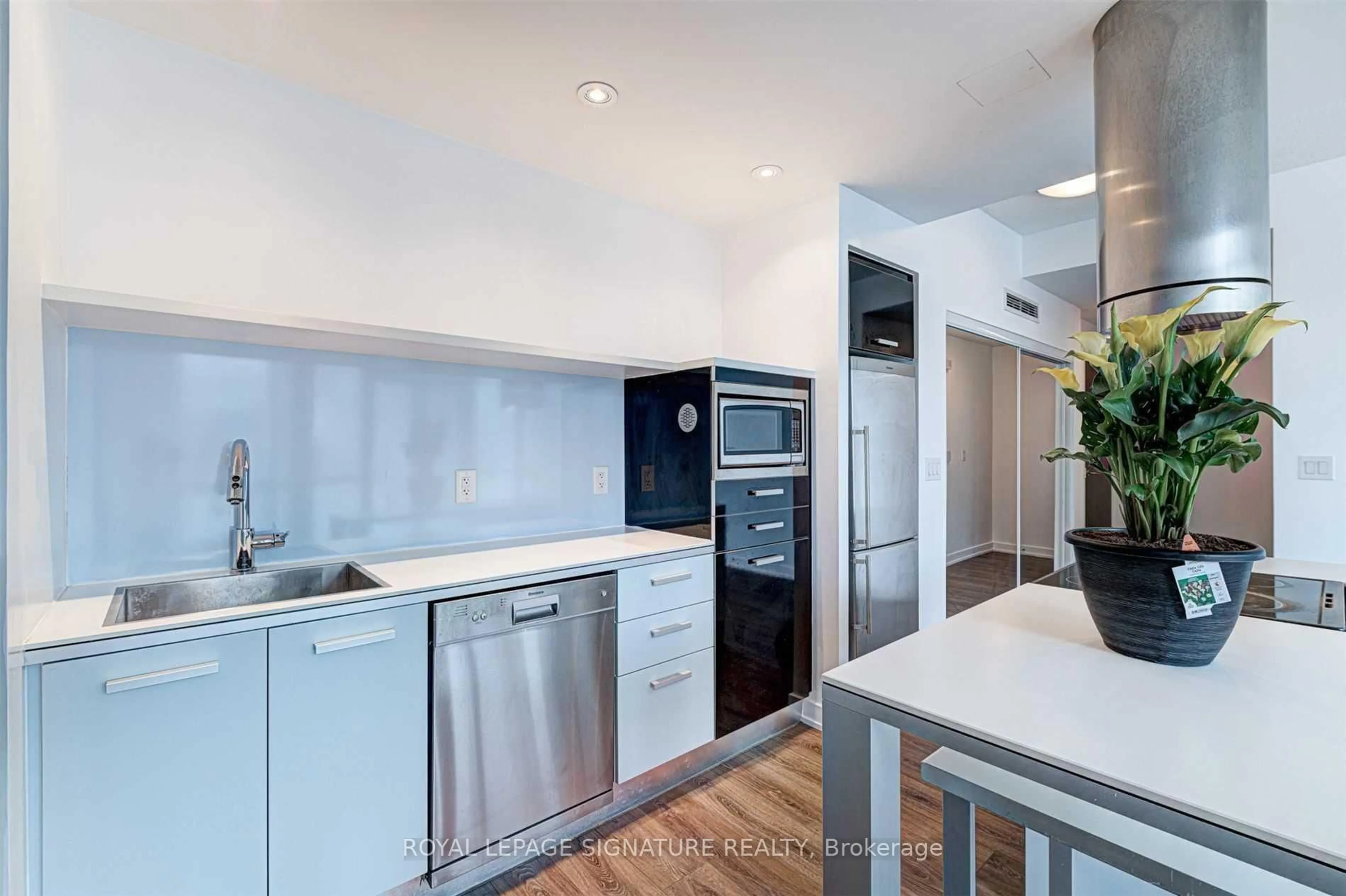 Contemporary kitchen, unknown for 38 Dan Leckie Way #507, Toronto Ontario M5V 2V6