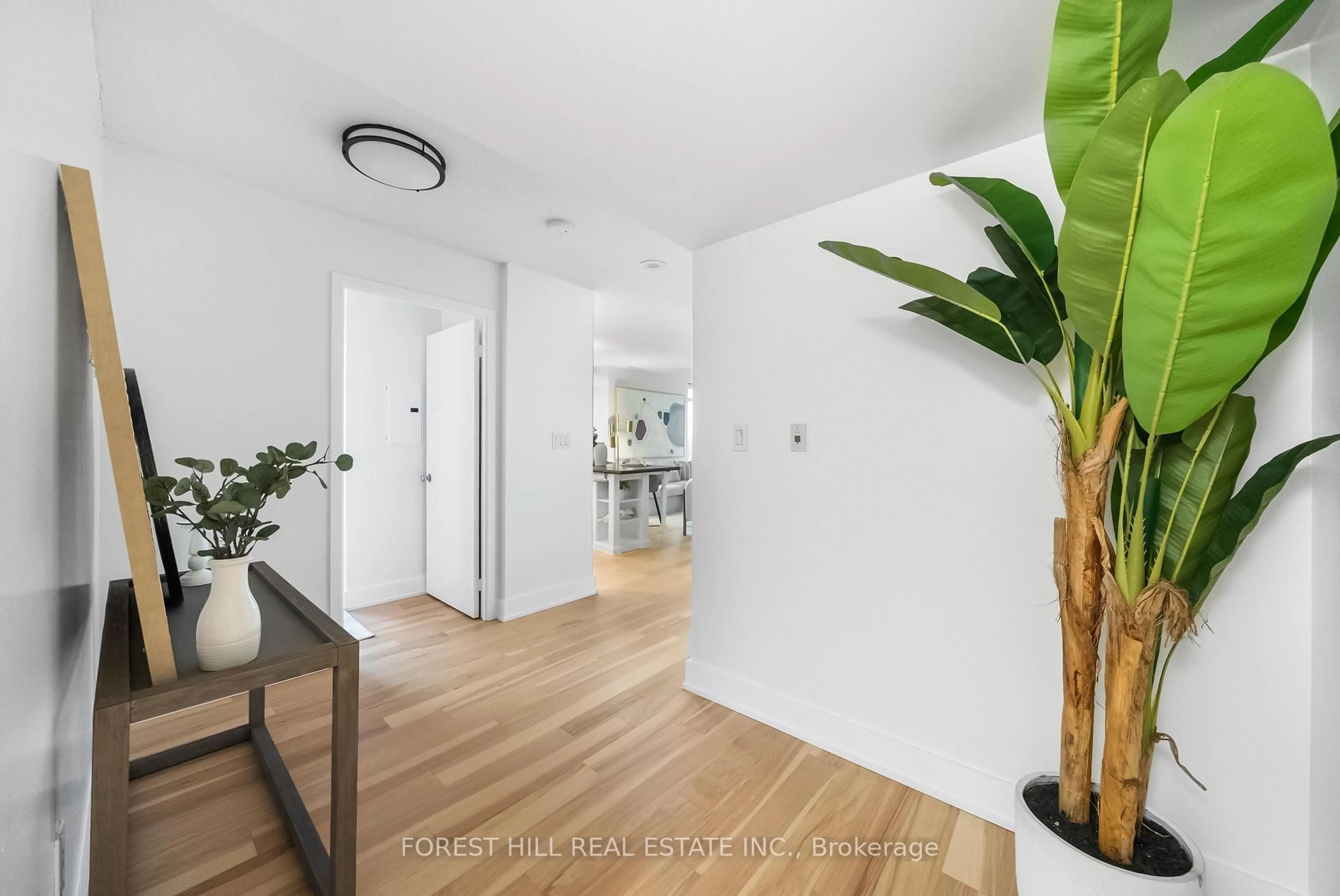 Indoor entryway for 25 Telegram Mews #5002, Toronto Ontario M5V 3Z1