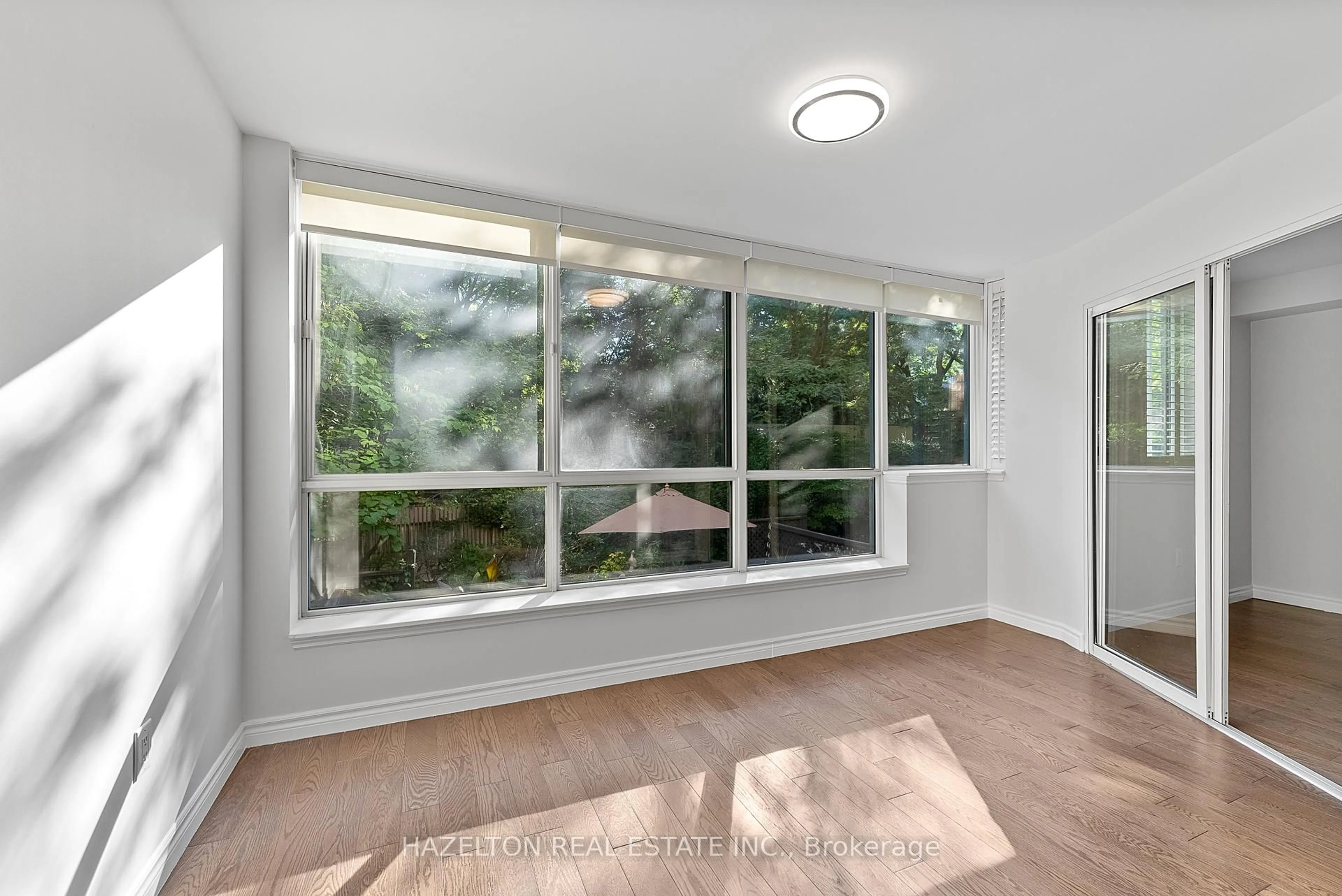 A pic of a room for 225 Davenport Rd #211, Toronto Ontario M5R 3R2