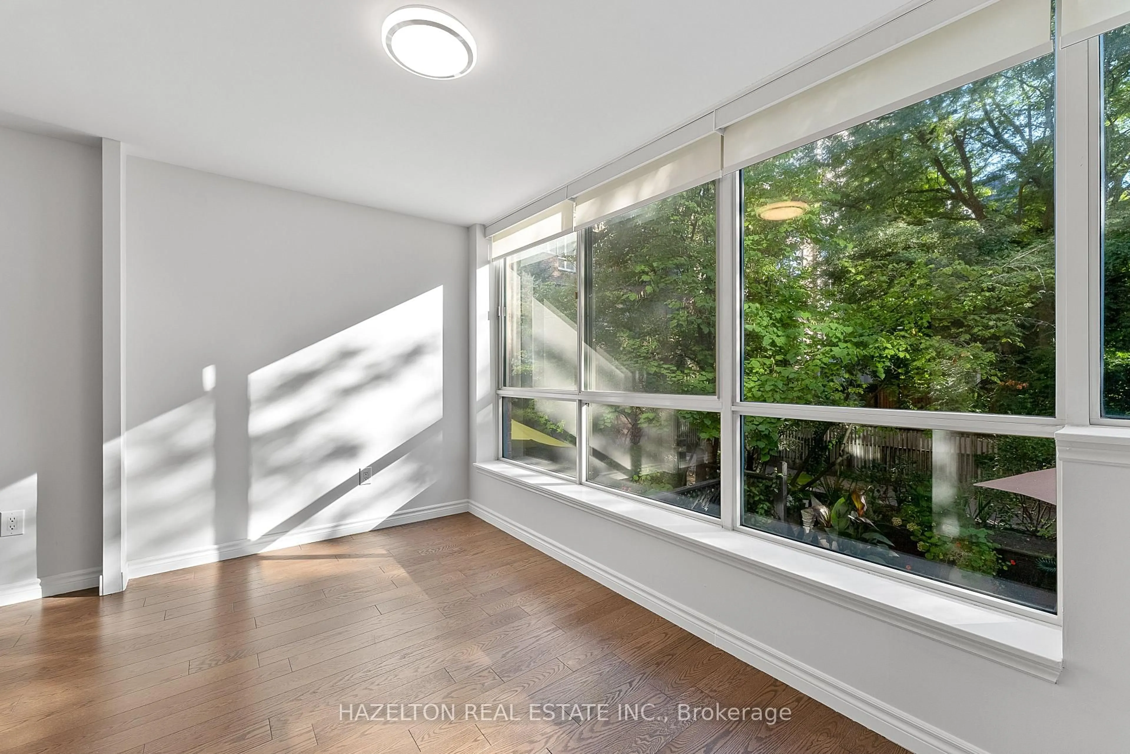 Unknown for 225 Davenport Rd #211, Toronto Ontario M5R 3R2