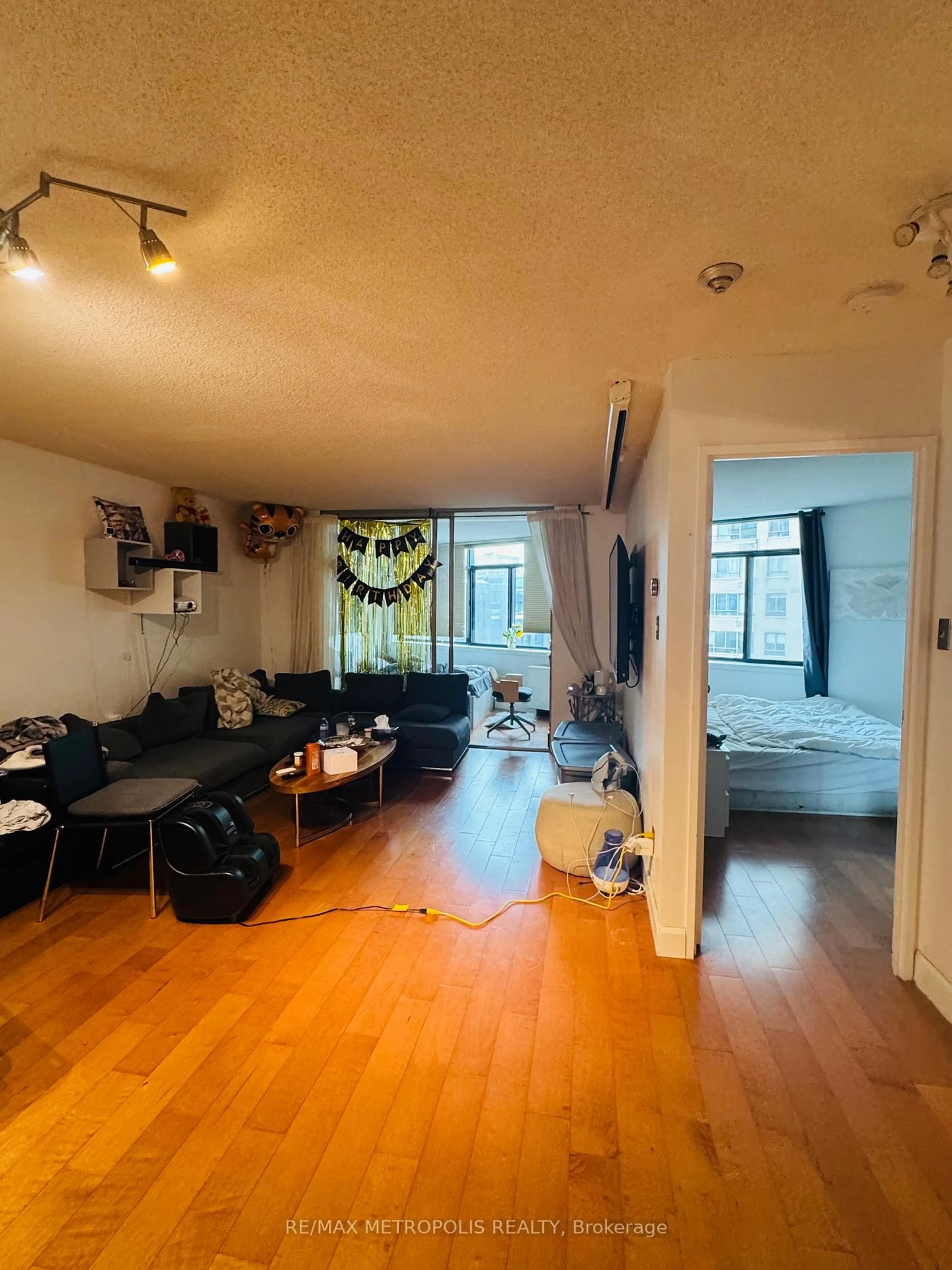 A pic of a room for 250 Queens Quay #704, Toronto Ontario M5J 2N2