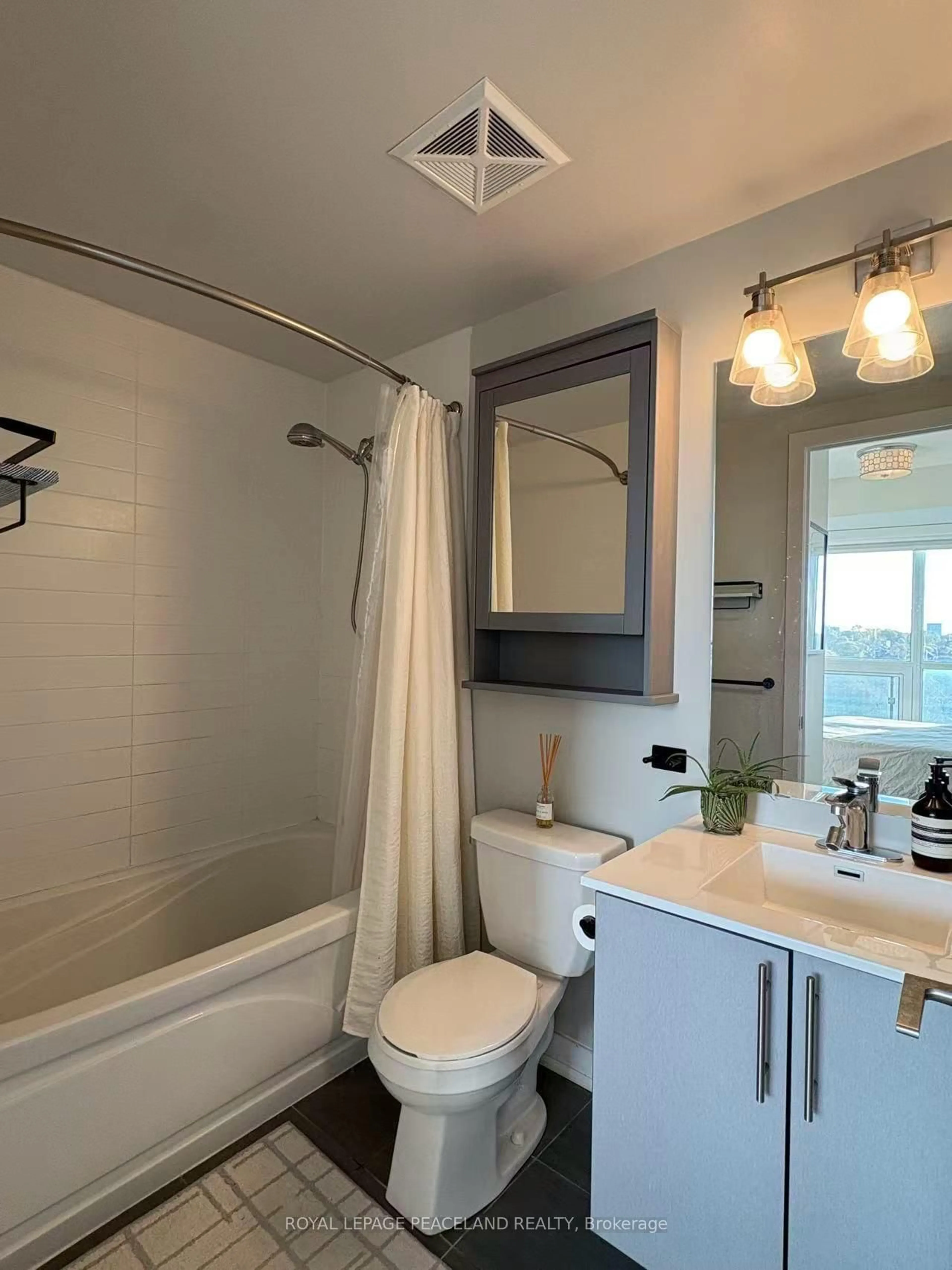 Contemporary bathroom, ceramic/tile floor for 60 Berwick Ave #1105, Toronto Ontario M5P 0A3