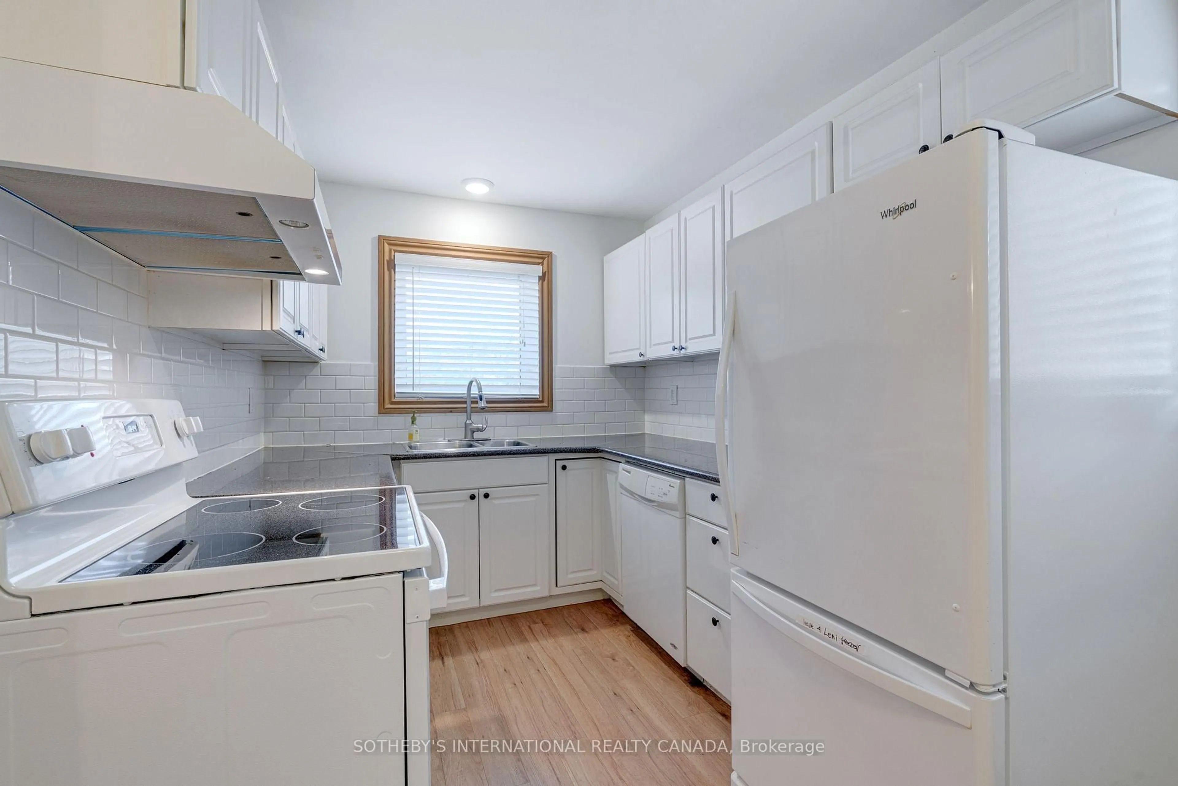Standard kitchen, unknown for 19 Gleneagle Cres, Toronto Ontario M2J 3H4