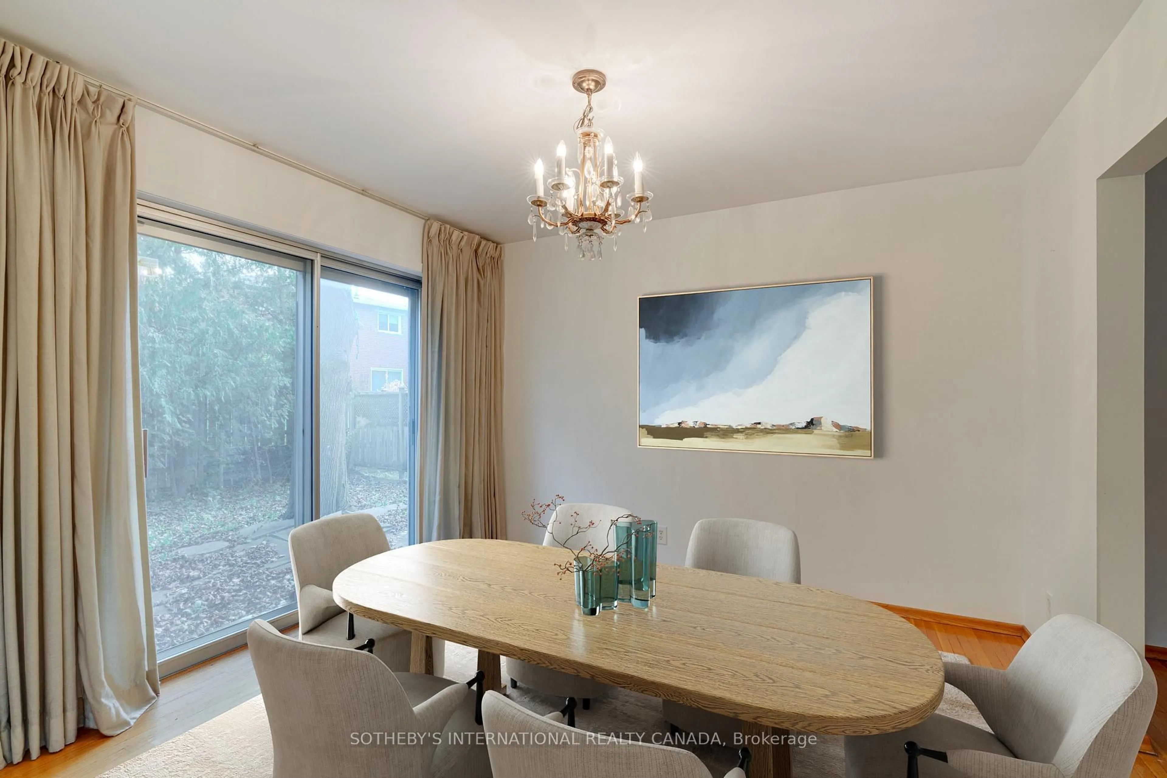 Dining room, wood/laminate floor for 19 Gleneagle Cres, Toronto Ontario M2J 3H4