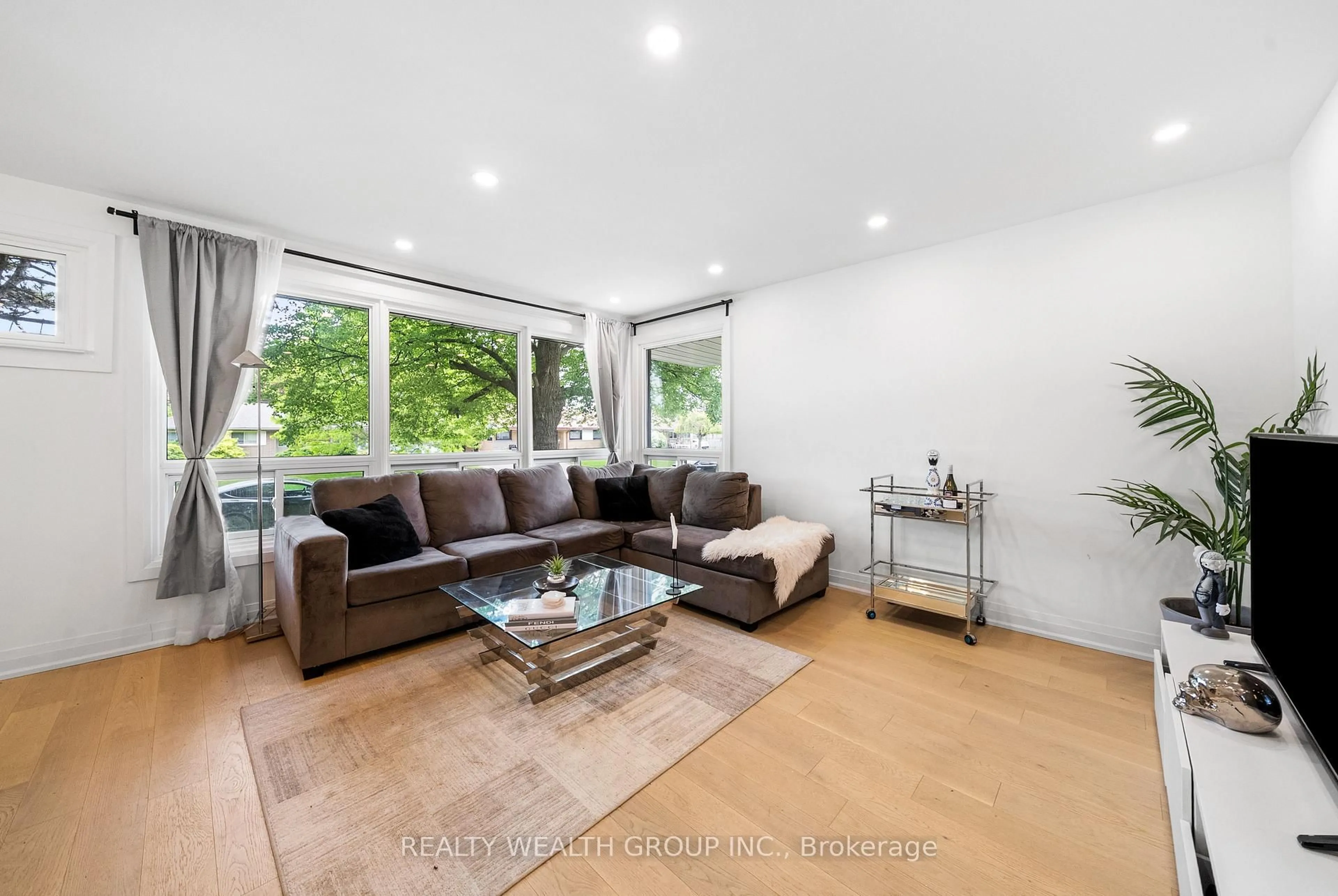 Living room with furniture, unknown for 39 Treadgold Cres, Toronto Ontario M3A 1X1