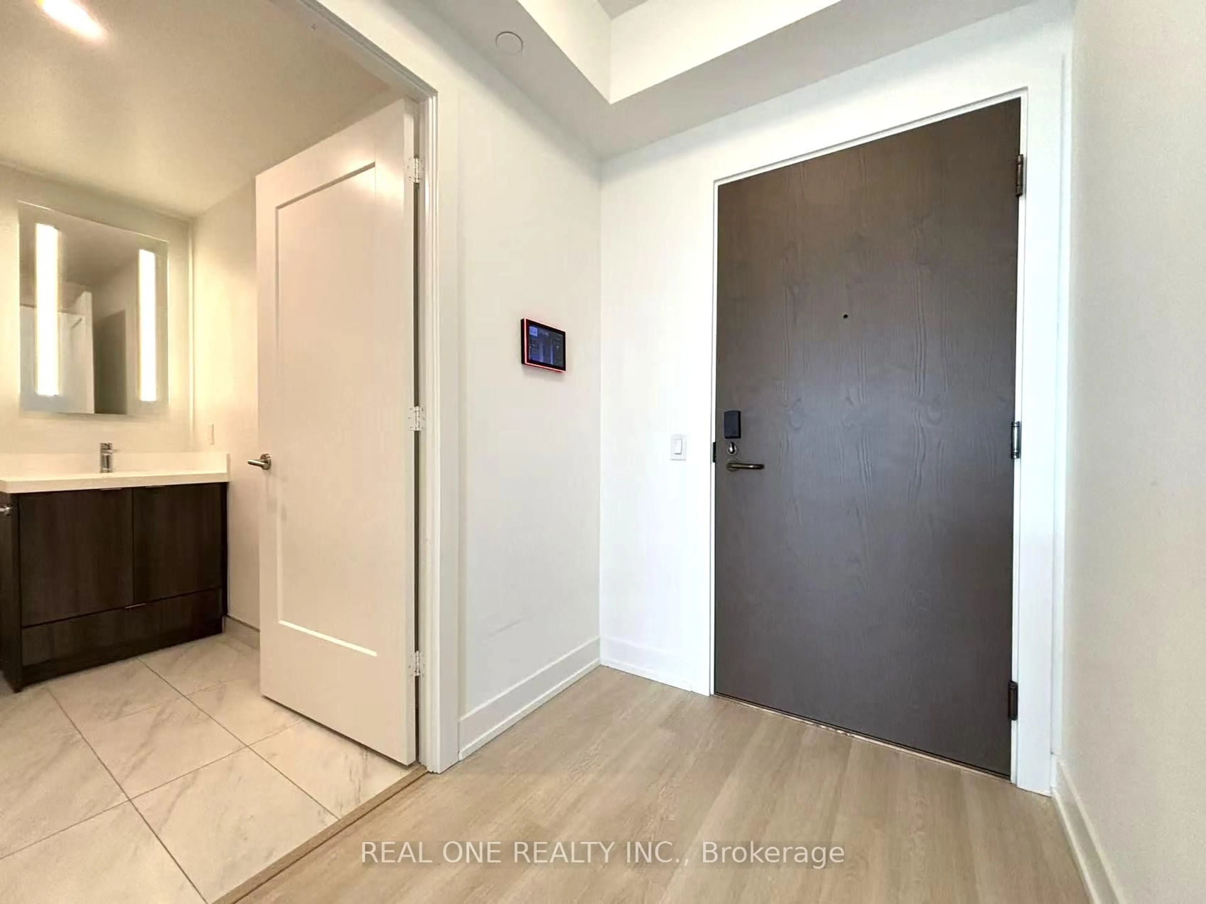 Indoor entryway for 30 Inn On The Park Dr #2704, Toronto Ontario M3C 0P7