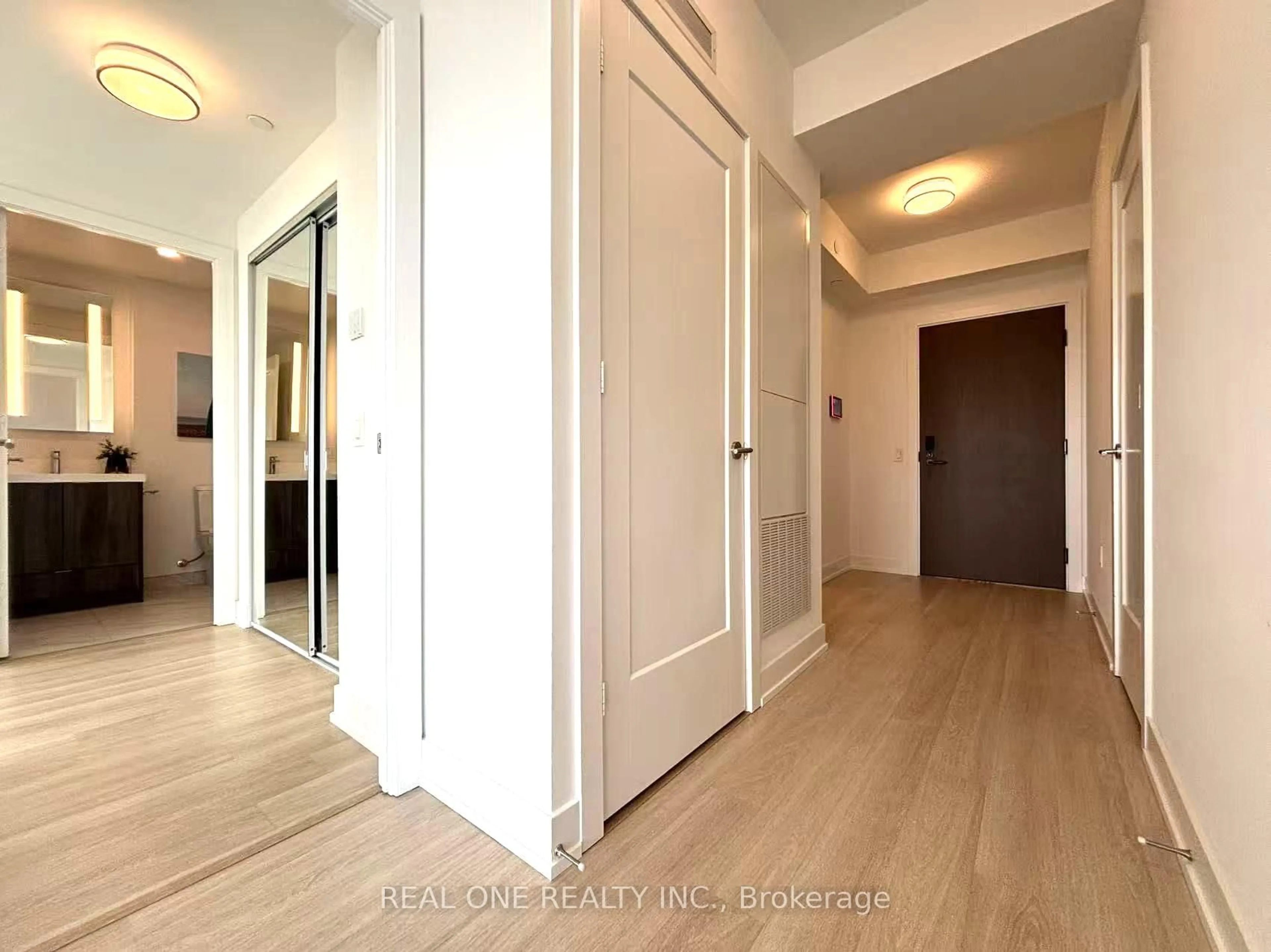 Indoor entryway for 30 Inn On The Park Dr #2704, Toronto Ontario M3C 0P7