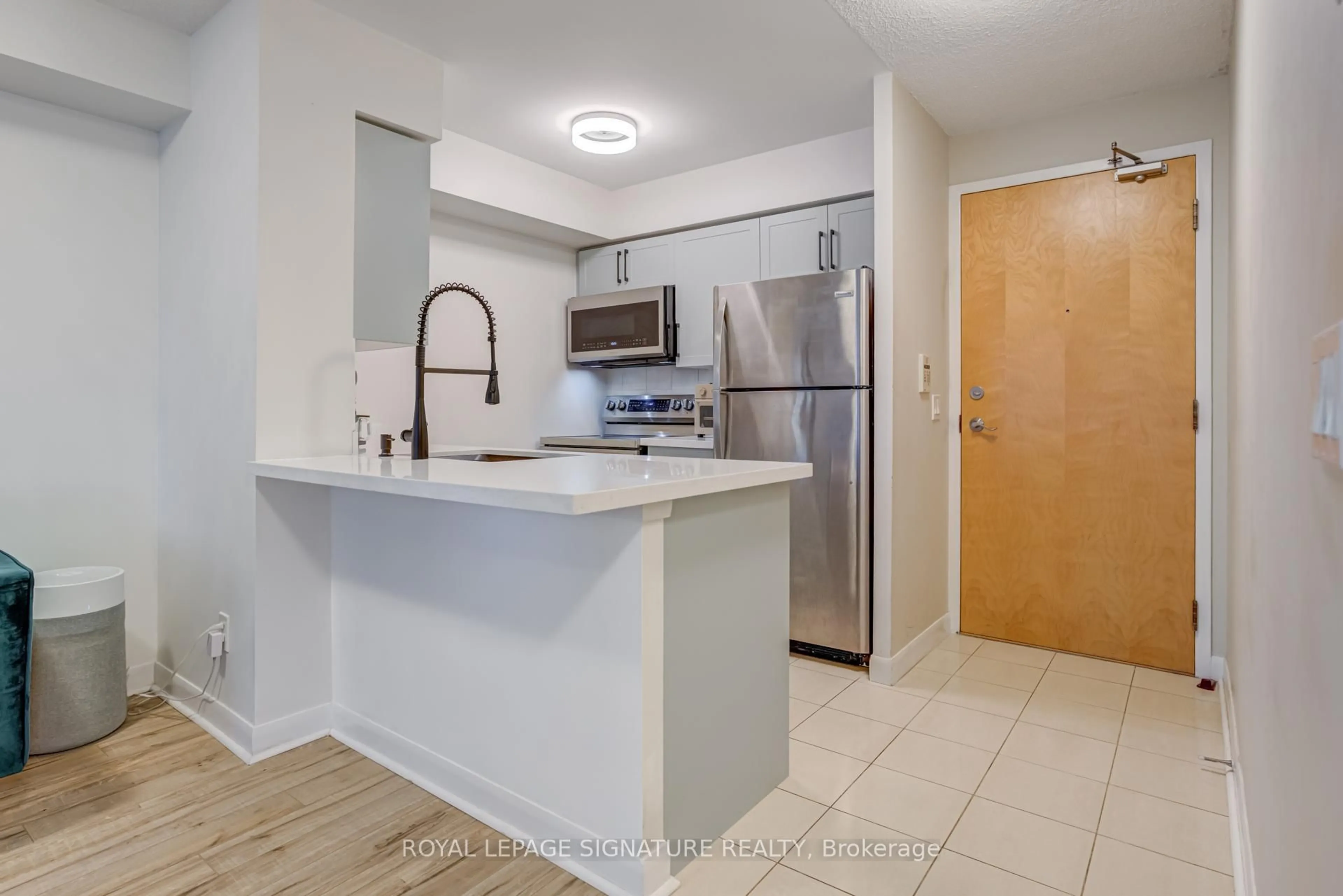 Standard kitchen, unknown for 4978 Yonge St #1011, Toronto Ontario M2N 7G8