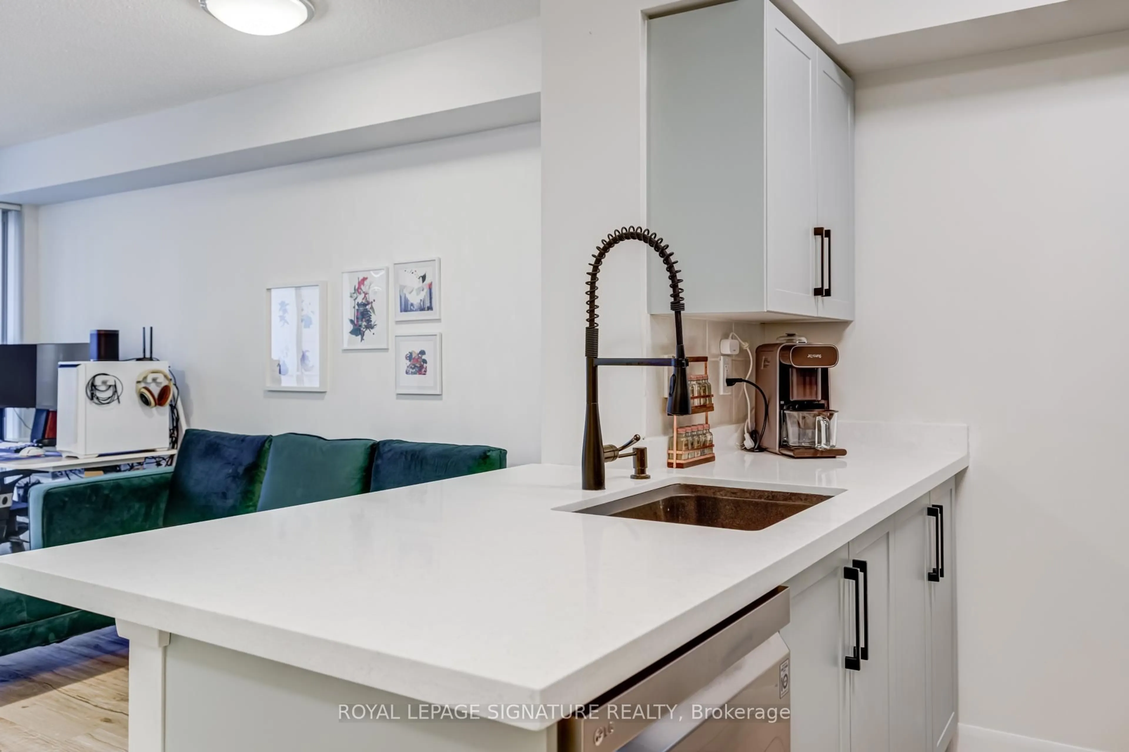 Open concept kitchen, ceramic/tile floor for 4978 Yonge St #1011, Toronto Ontario M2N 7G8