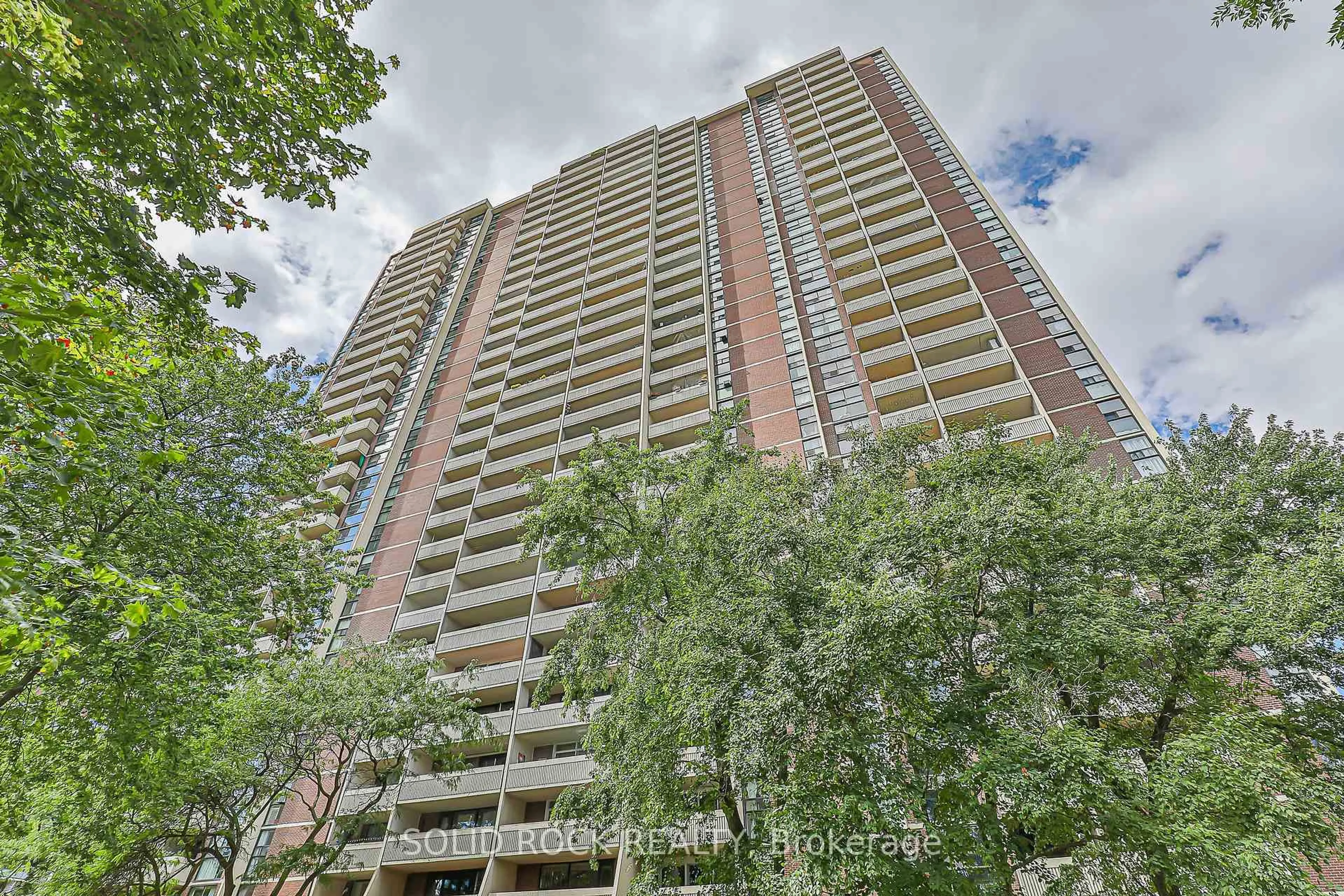 A pic from outside/outdoor area/front of a property/back of a property/a pic from drone, building for 40 Homewood Ave #3111, Toronto Ontario M4Y 2K2