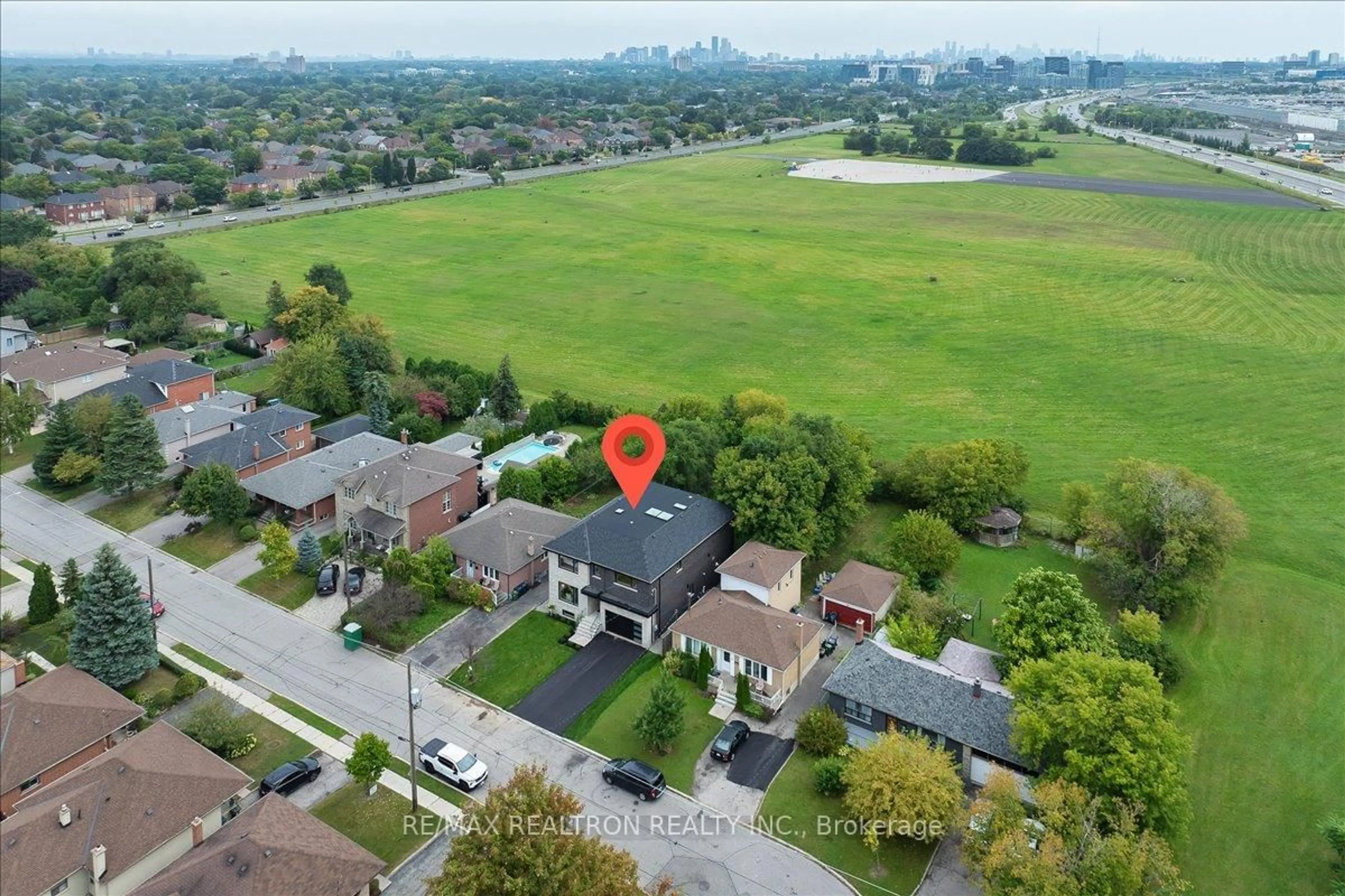 A pic from outside/outdoor area/front of a property/back of a property/a pic from drone, street for 275 Reiner Rd, Toronto Ontario M3H 2M5