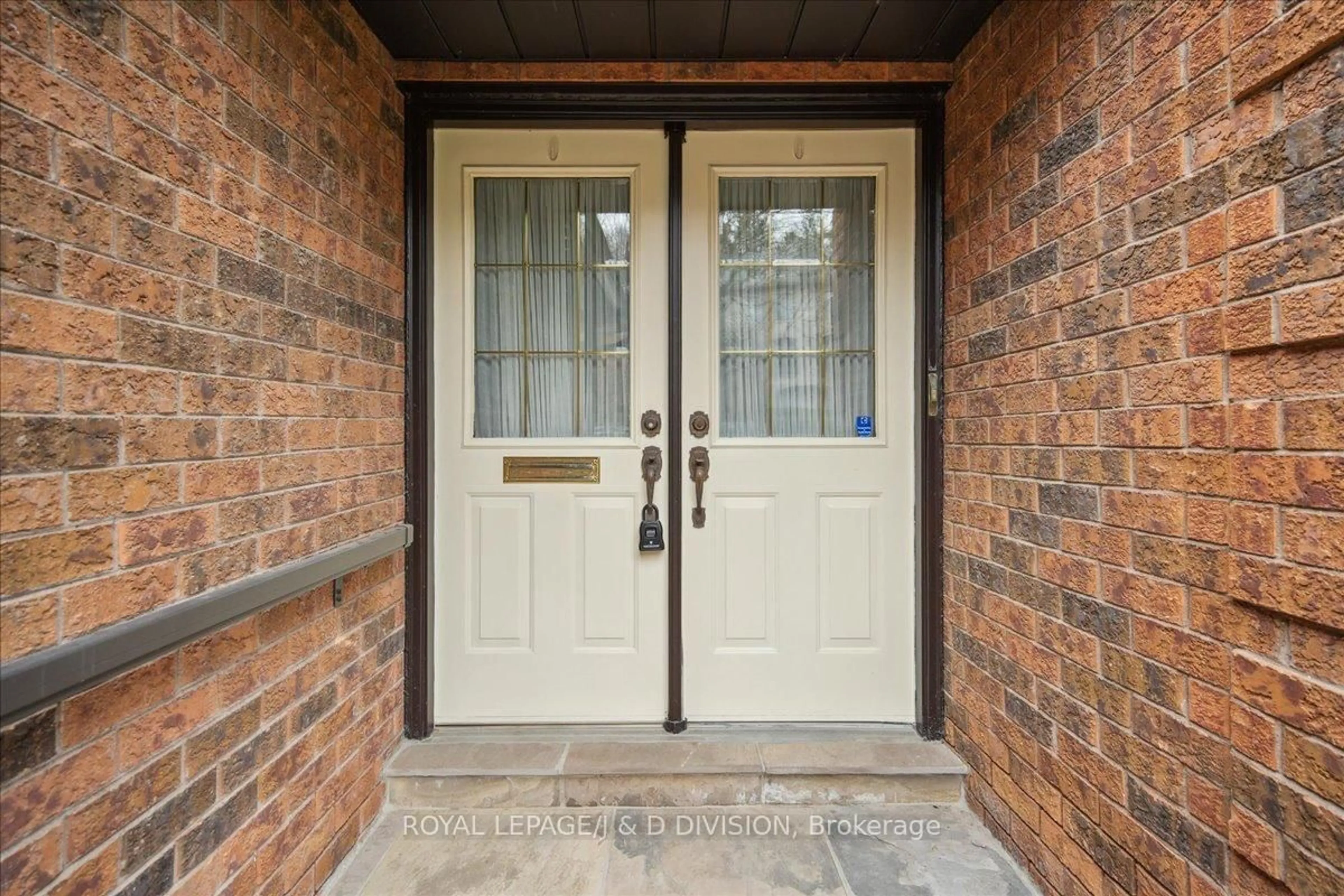 Indoor entryway for 2 Ivor Rd, Toronto Ontario M4N 2H4