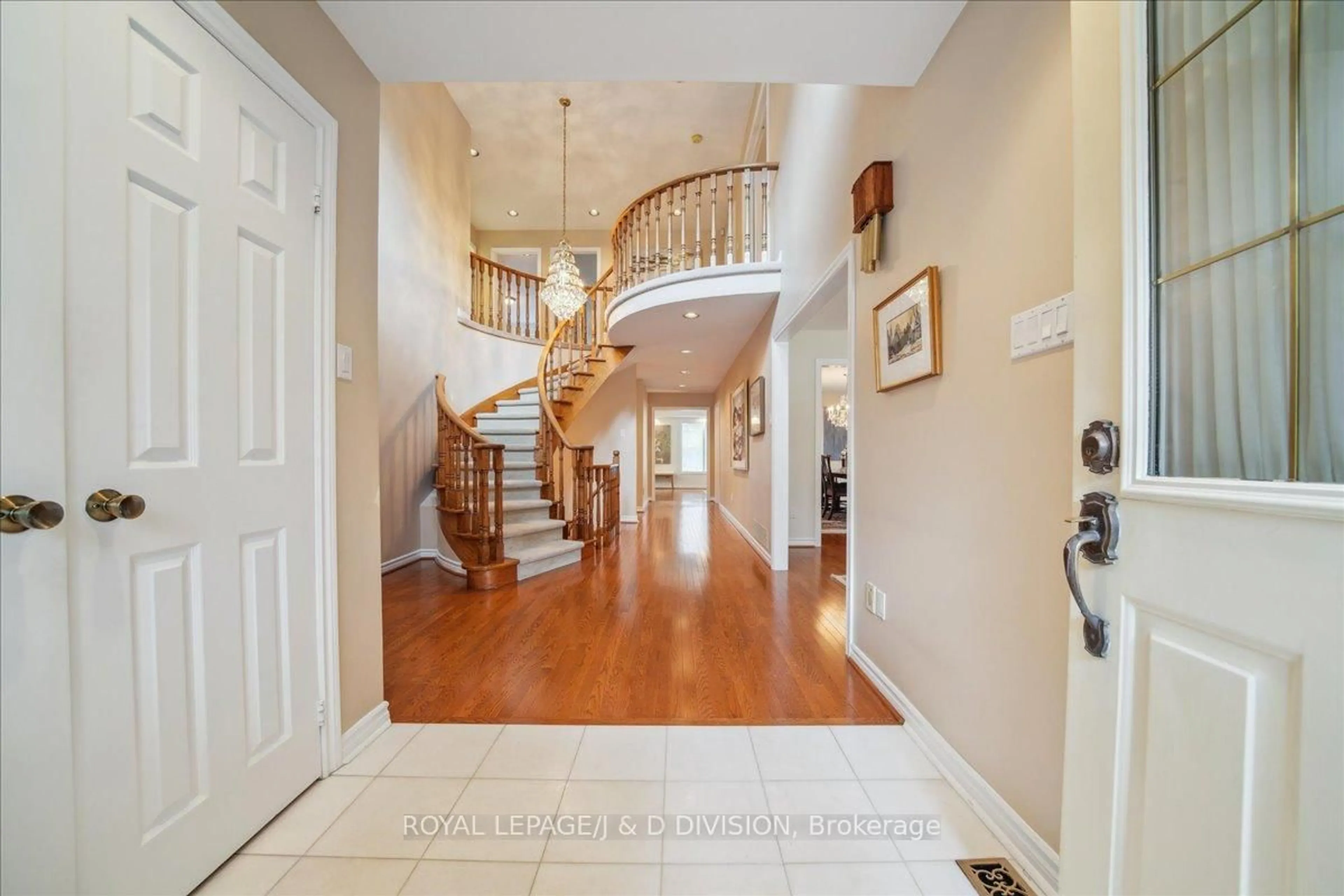 Indoor entryway for 2 Ivor Rd, Toronto Ontario M4N 2H4