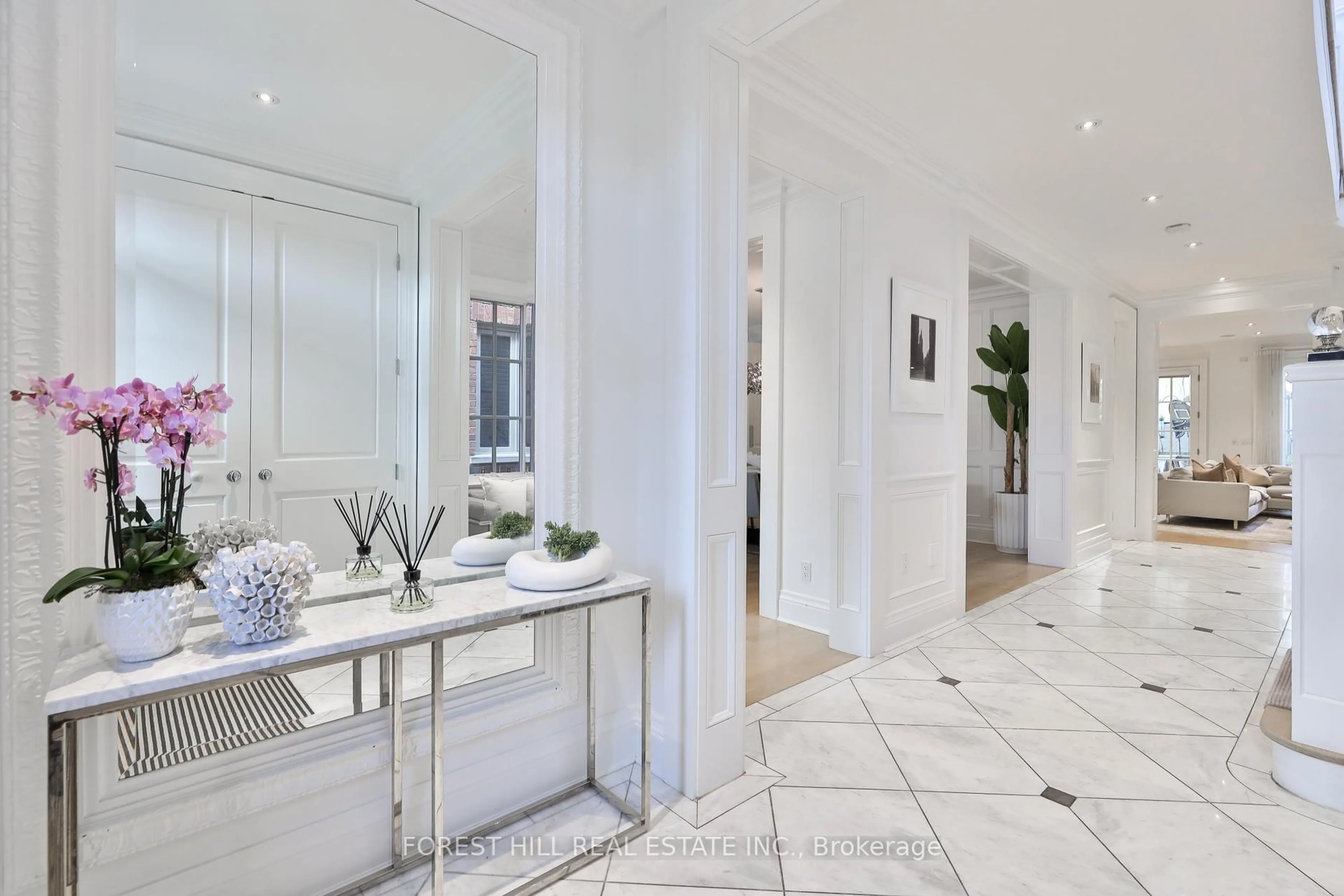 Indoor entryway for 6 Esgore Dr, Toronto Ontario M5M 3R1