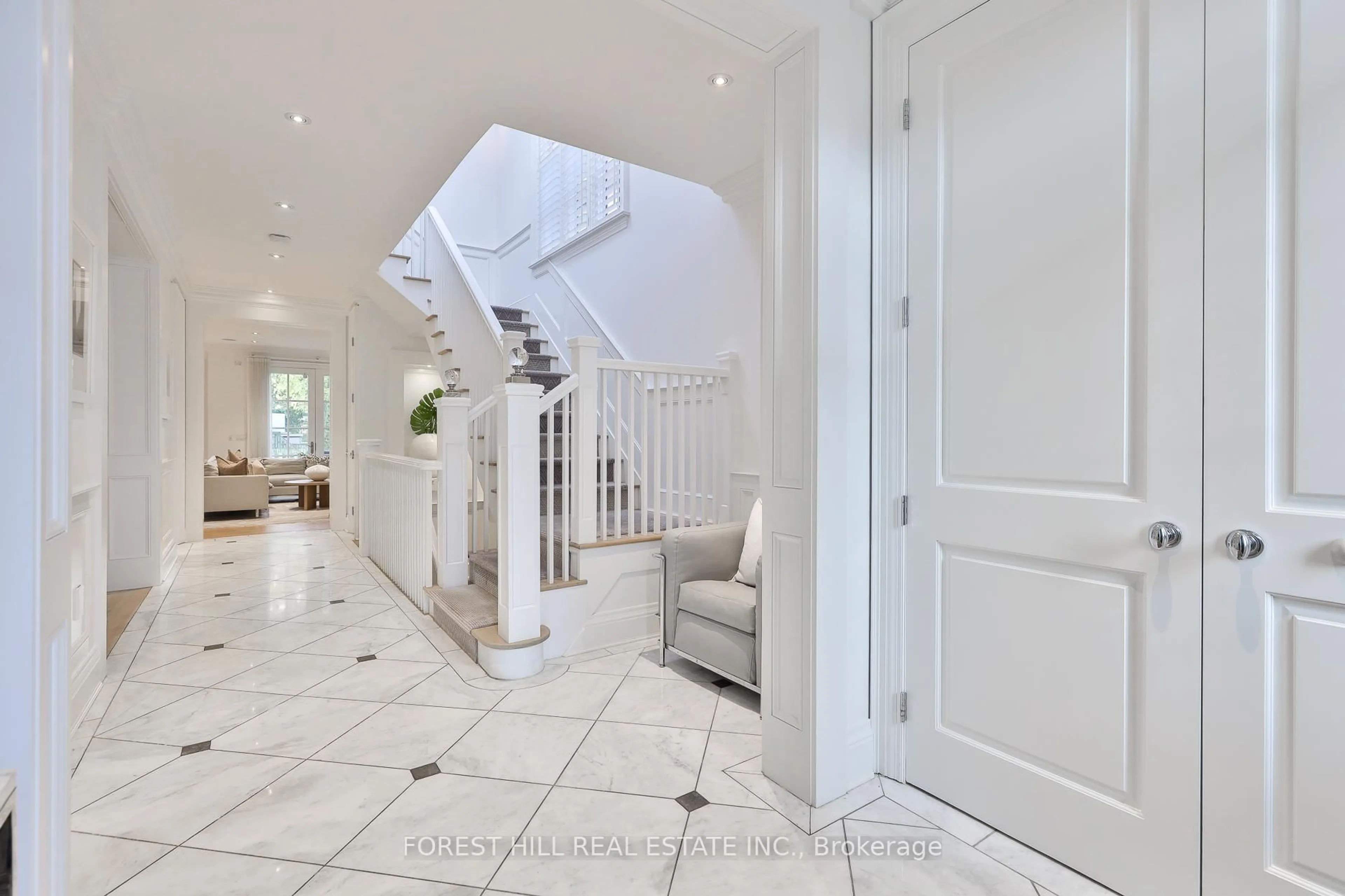 Unknown for 6 Esgore Dr, Toronto Ontario M5M 3R1