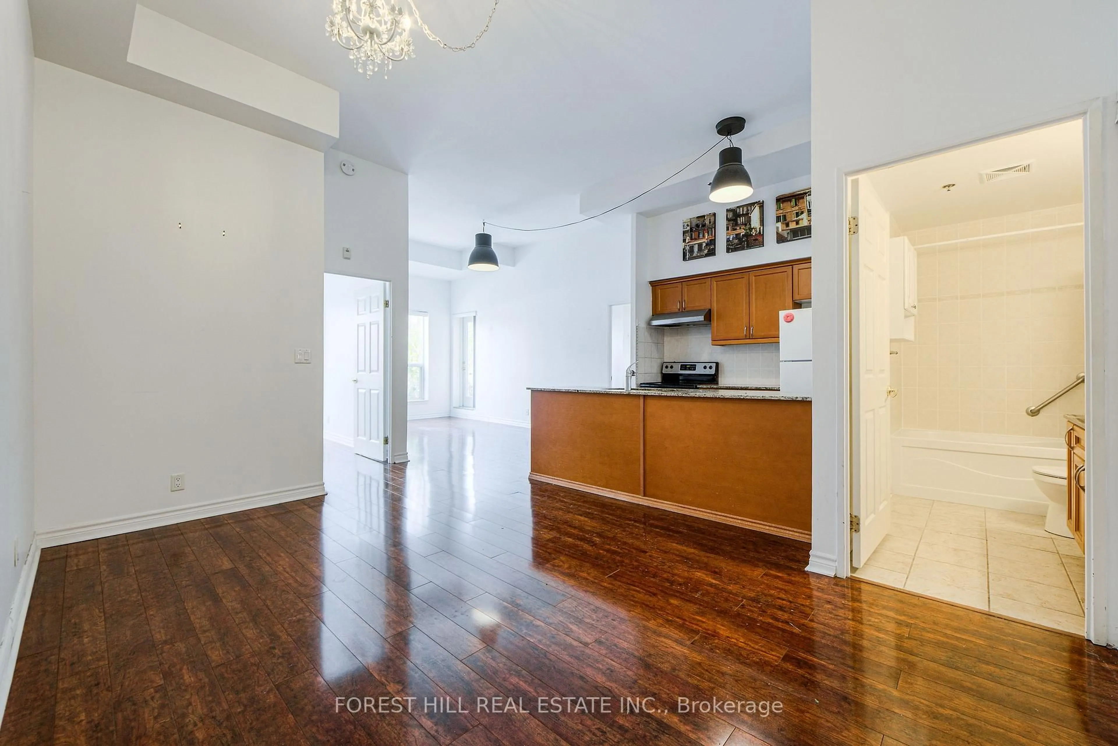 Unknown for 11 Christie St #102, Toronto Ontario M6G 4C3