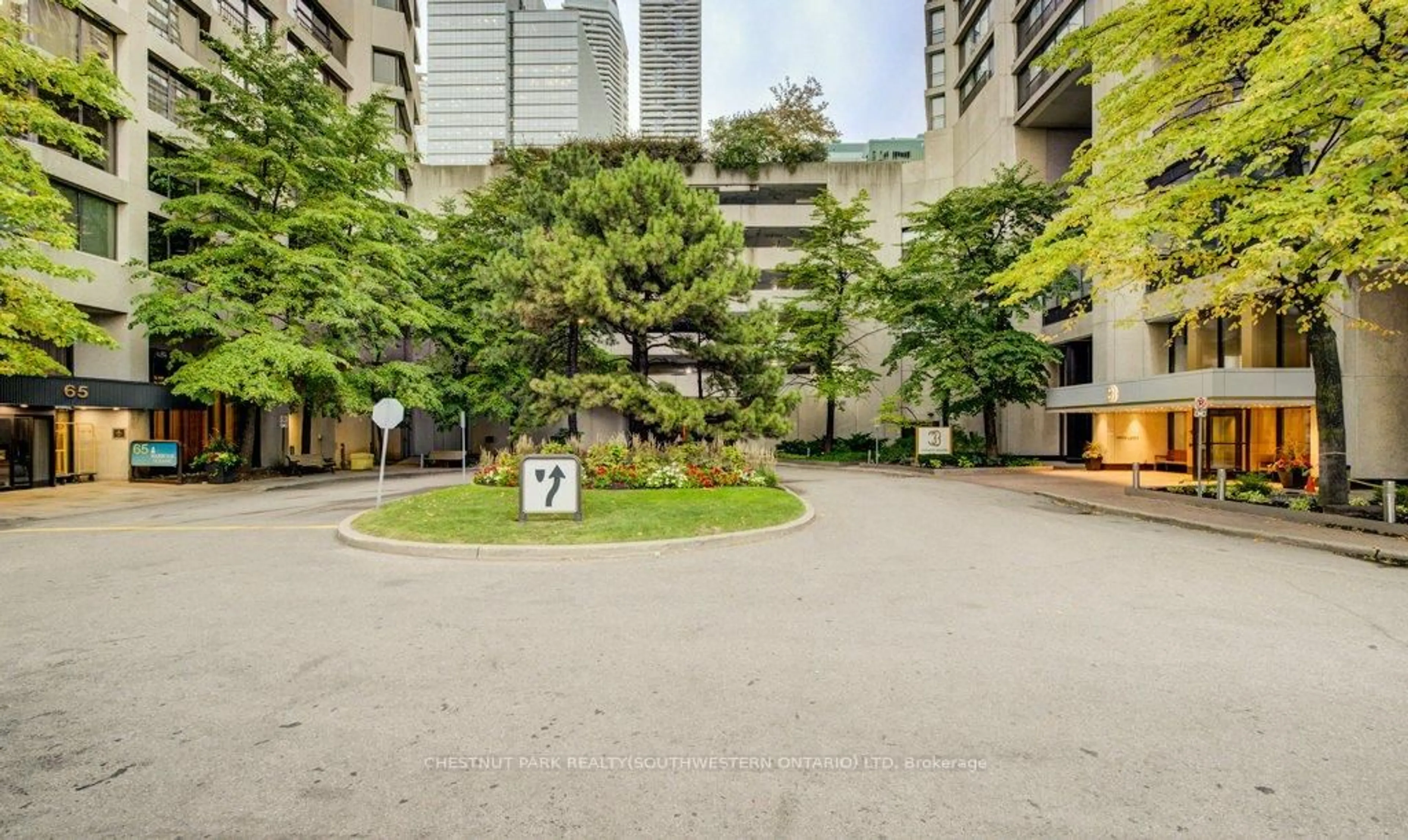Patio, street for 33 Harbour Sq #1416, Toronto Ontario M5J 2G2