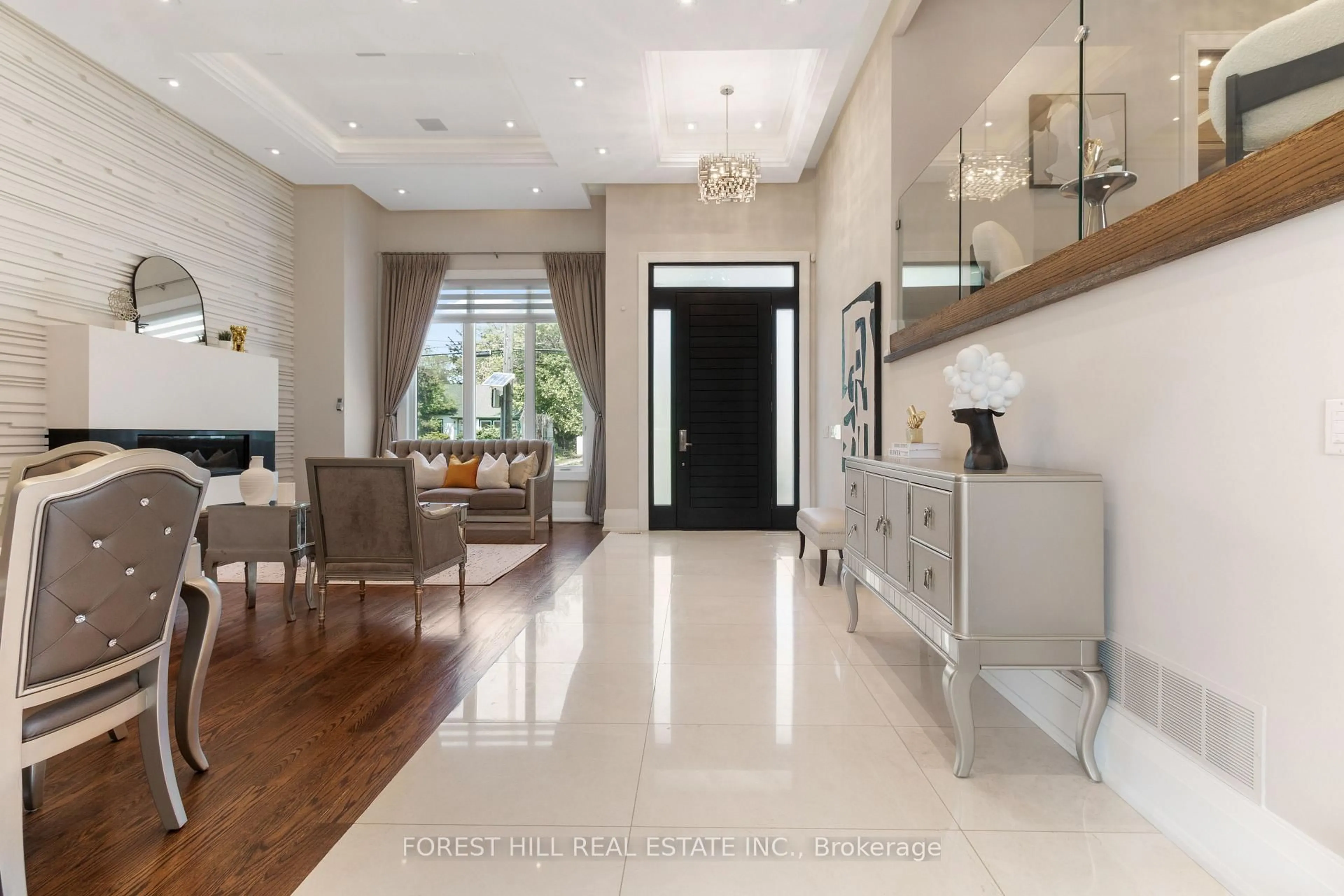 Indoor entryway for 57 Wedgewood Dr, Toronto Ontario M2M 2H4