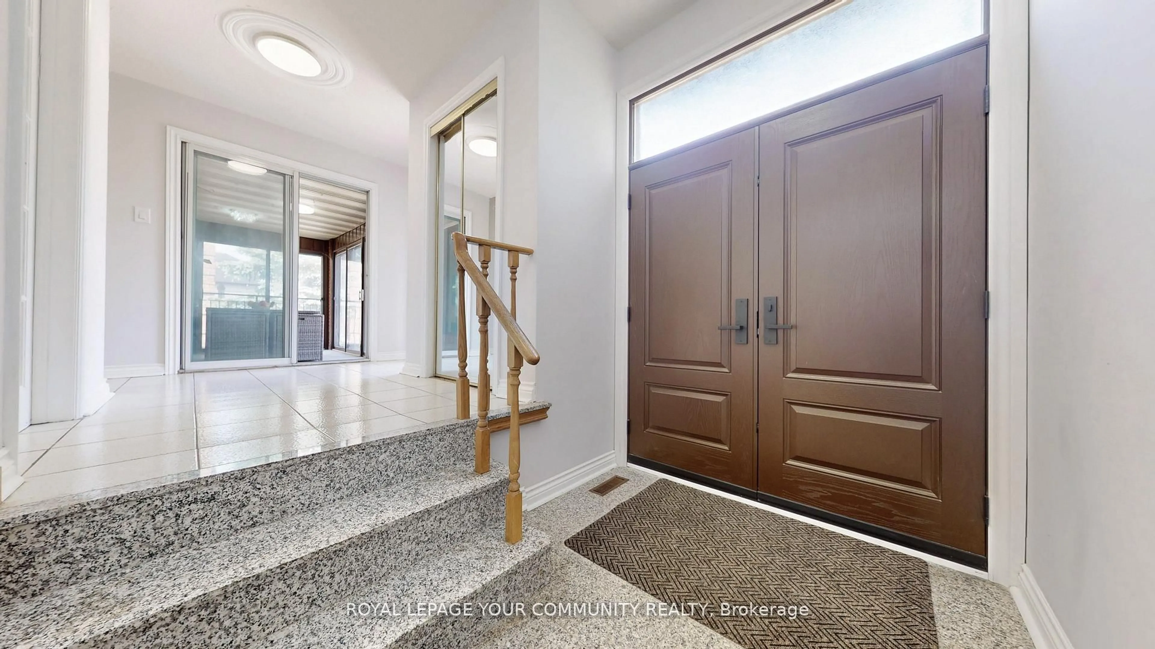 Indoor foyer for 731 Glencairn Ave, Toronto Ontario M6B 1Z9