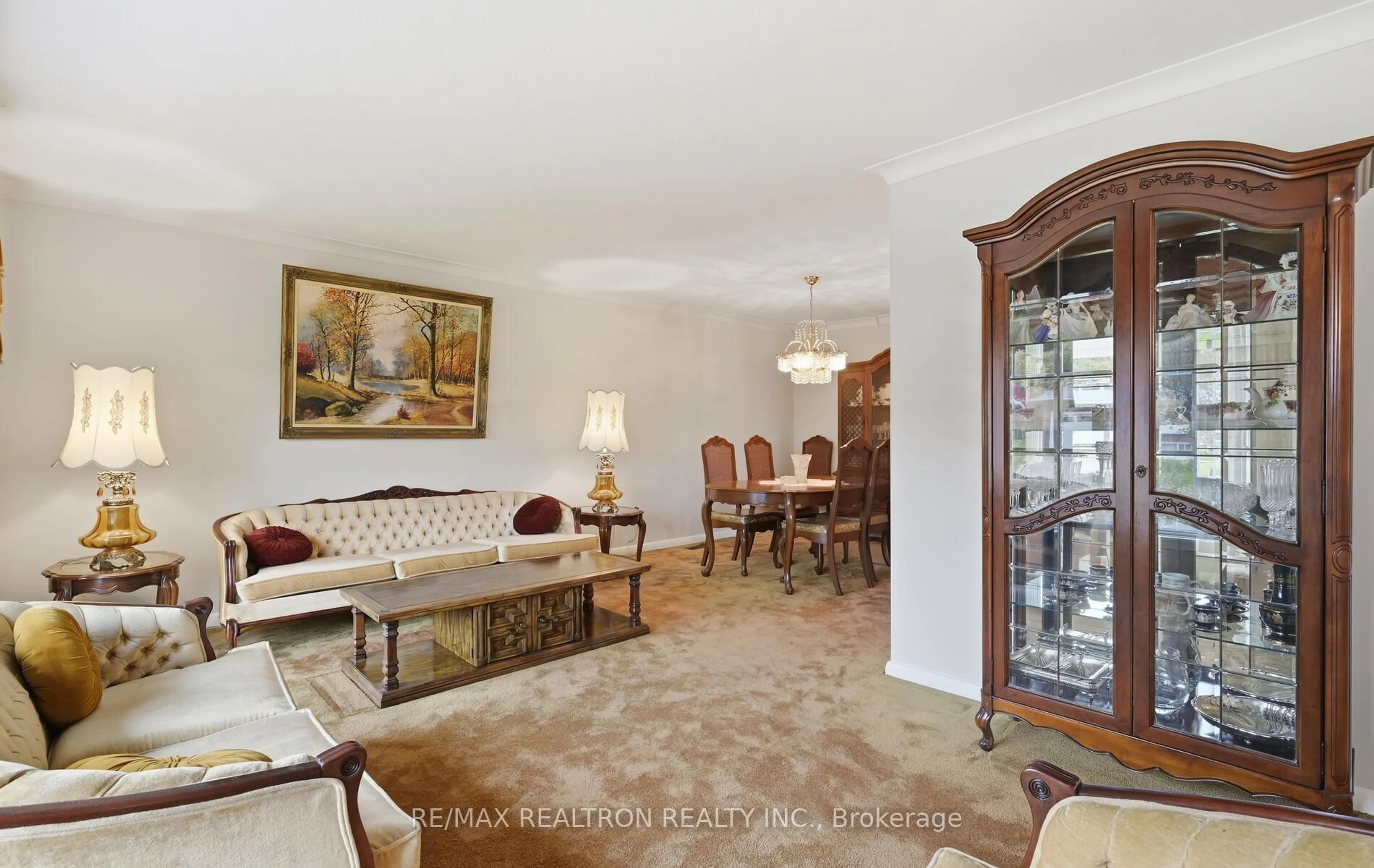 Living room with furniture, unknown for 29 KNIGHTON Dr, Toronto Ontario M4A 1V9