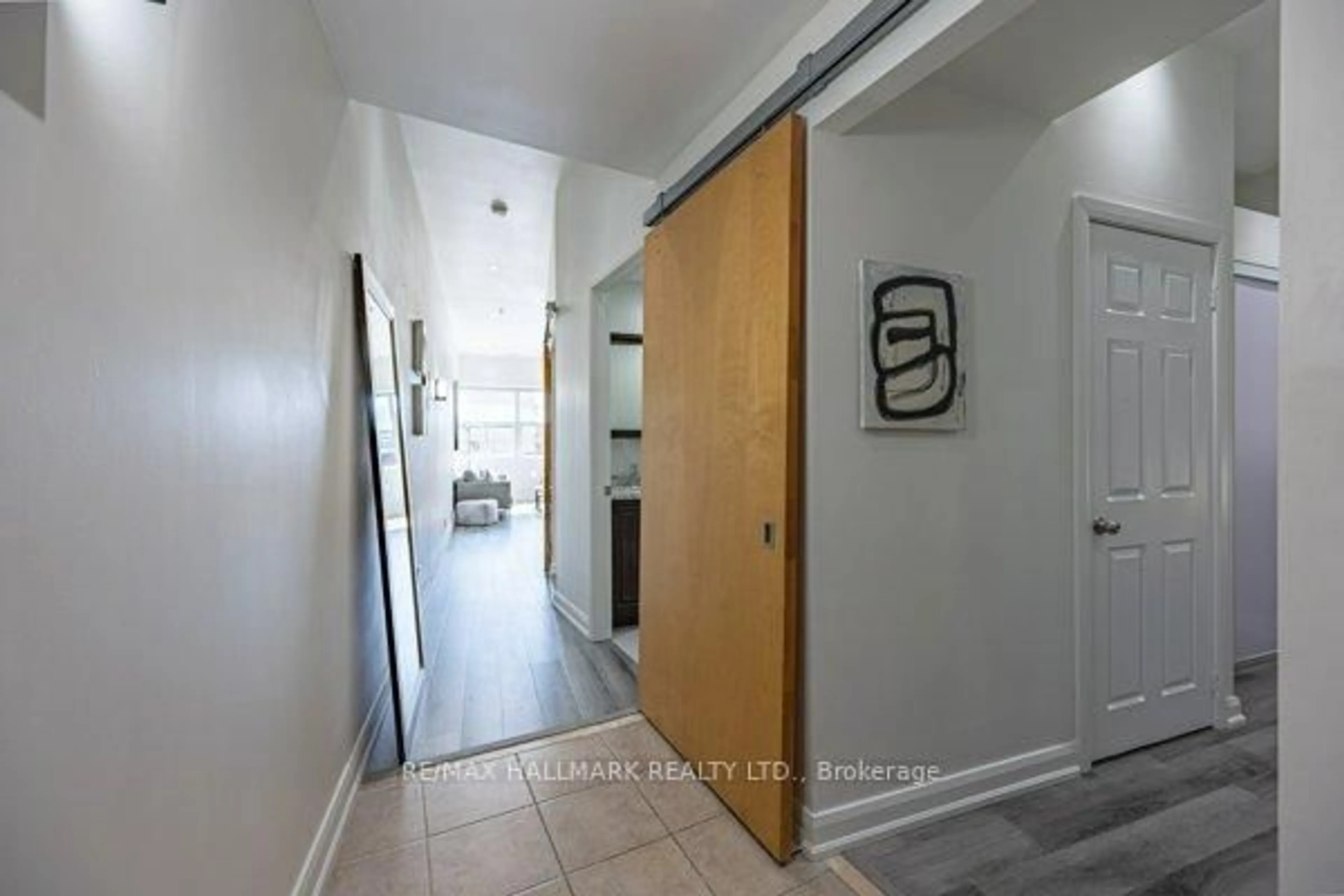 Indoor entryway for 700 King St #216, Toronto Ontario M5V 2Y6