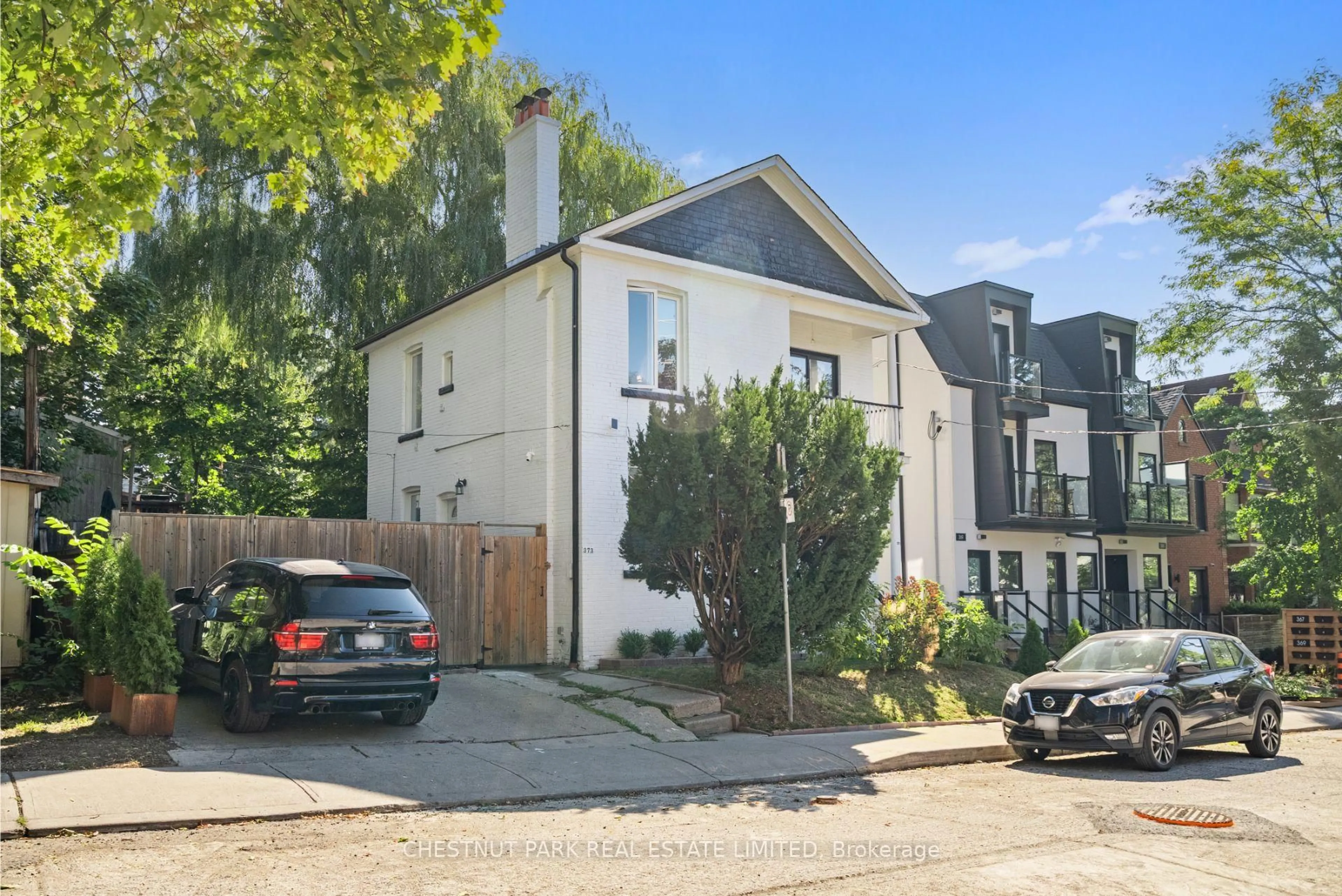 A pic from outside/outdoor area/front of a property/back of a property/a pic from drone, street for 371 Howland Ave, Toronto Ontario M5R 3C1