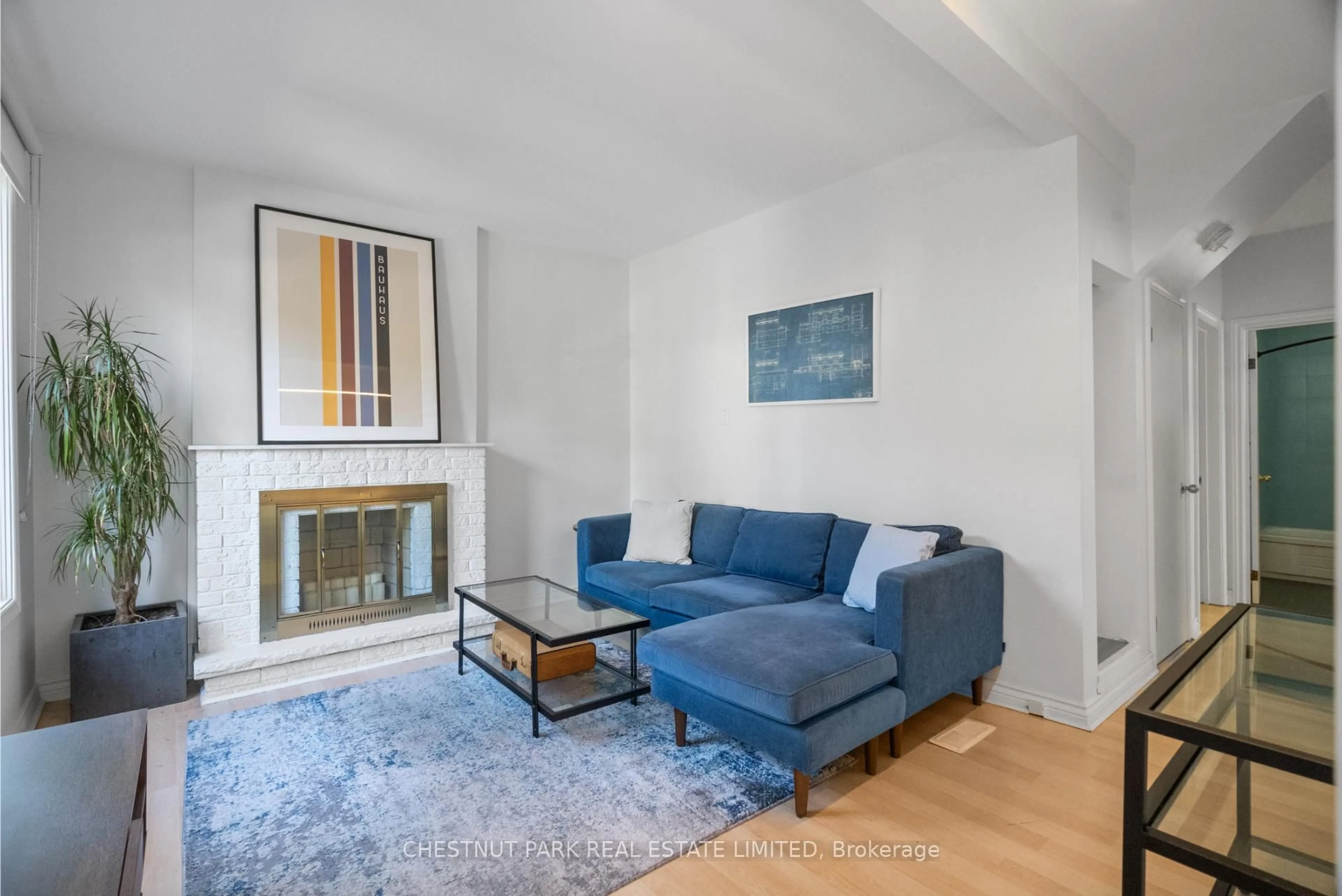 Living room with furniture, unknown for 371 Howland Ave, Toronto Ontario M5R 3C1