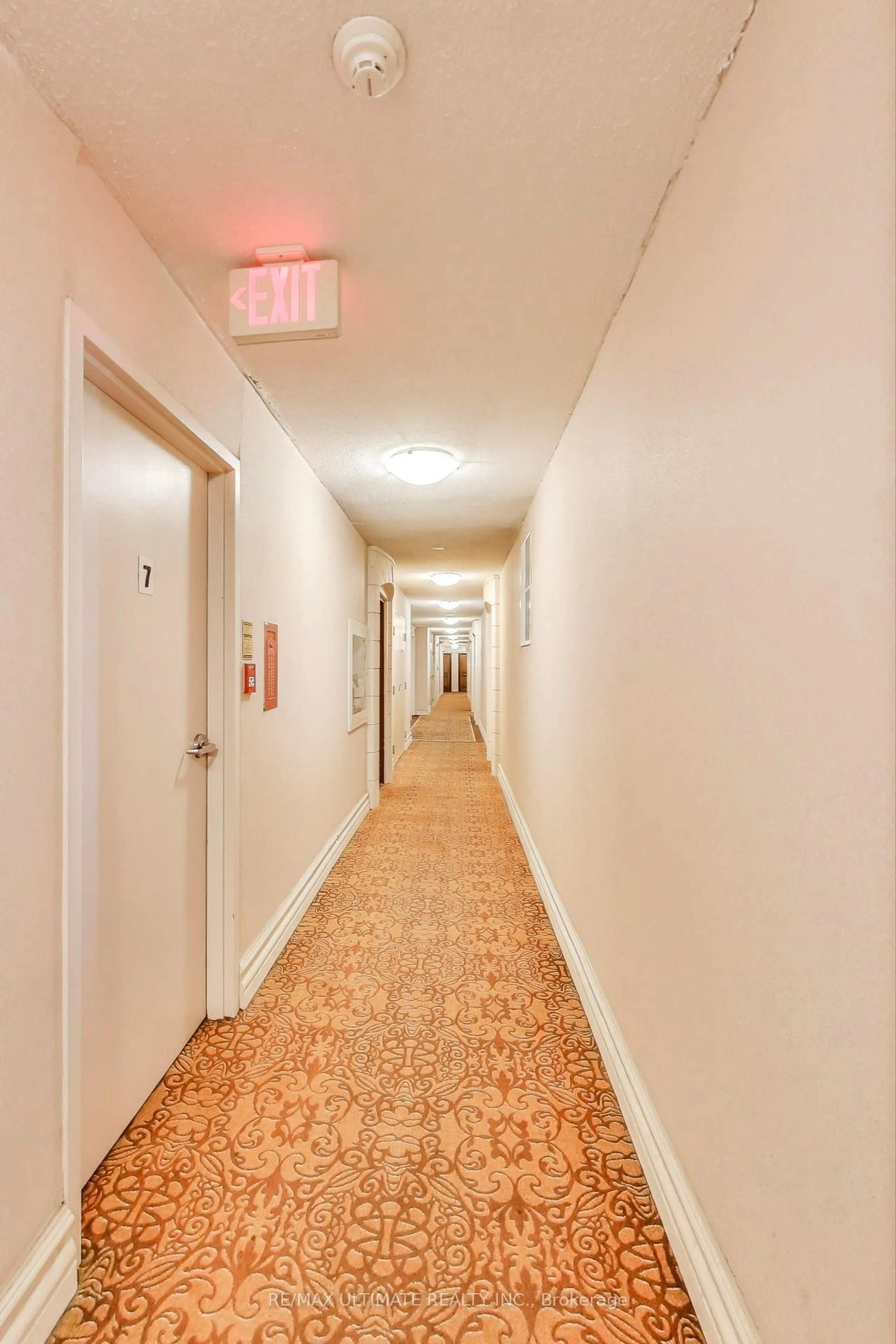 Indoor foyer for 7 Lorraine Dr #710, Toronto Ontario M2N 7H2