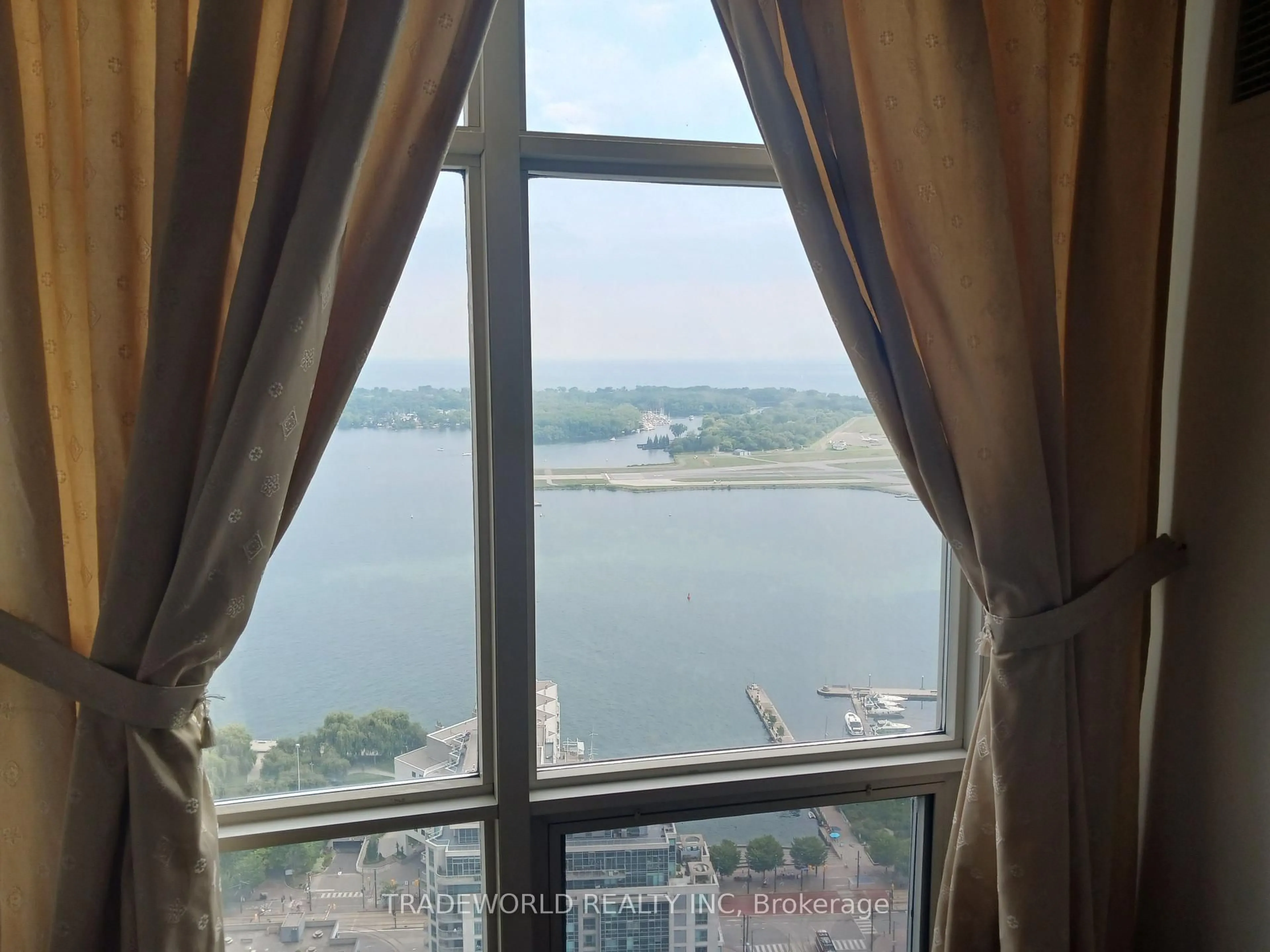 A pic of a room for 35 Mariner Terr #4710, Toronto Ontario M5V 3V9