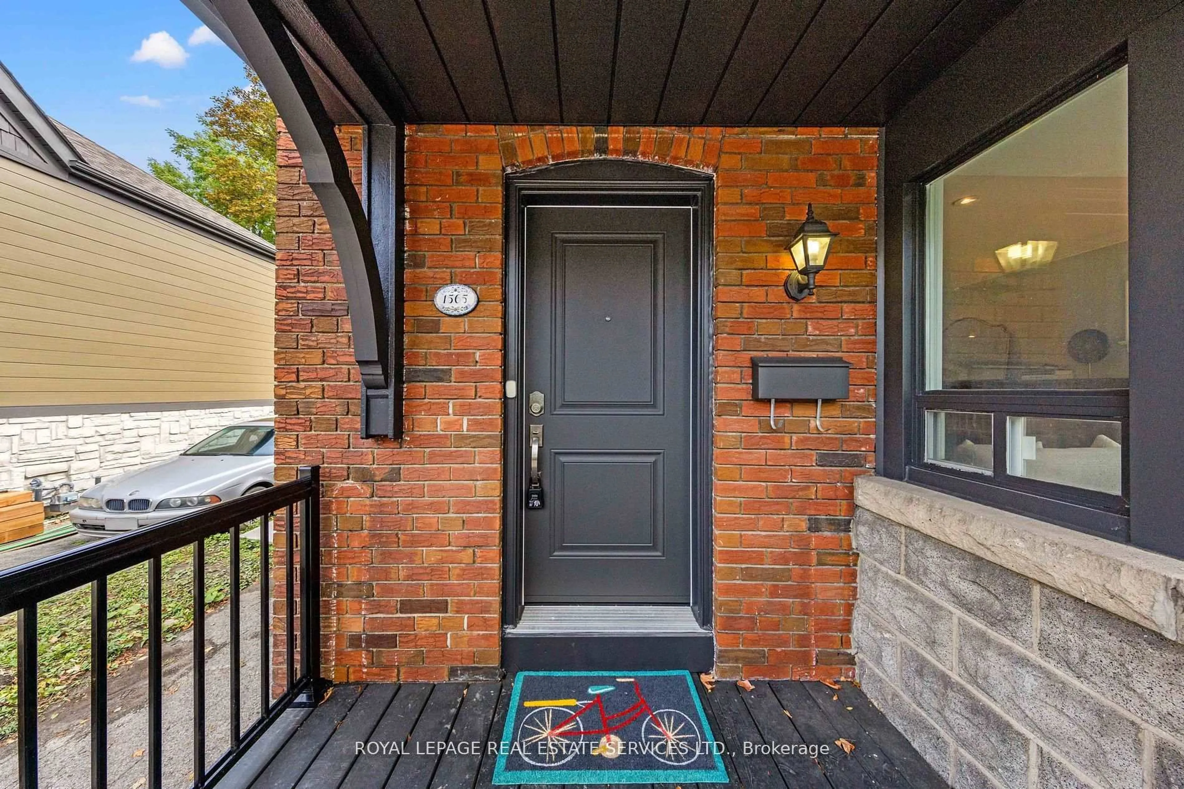 Indoor entryway for 1565 Mount Pleasant Rd, Toronto Ontario M4N 2V4