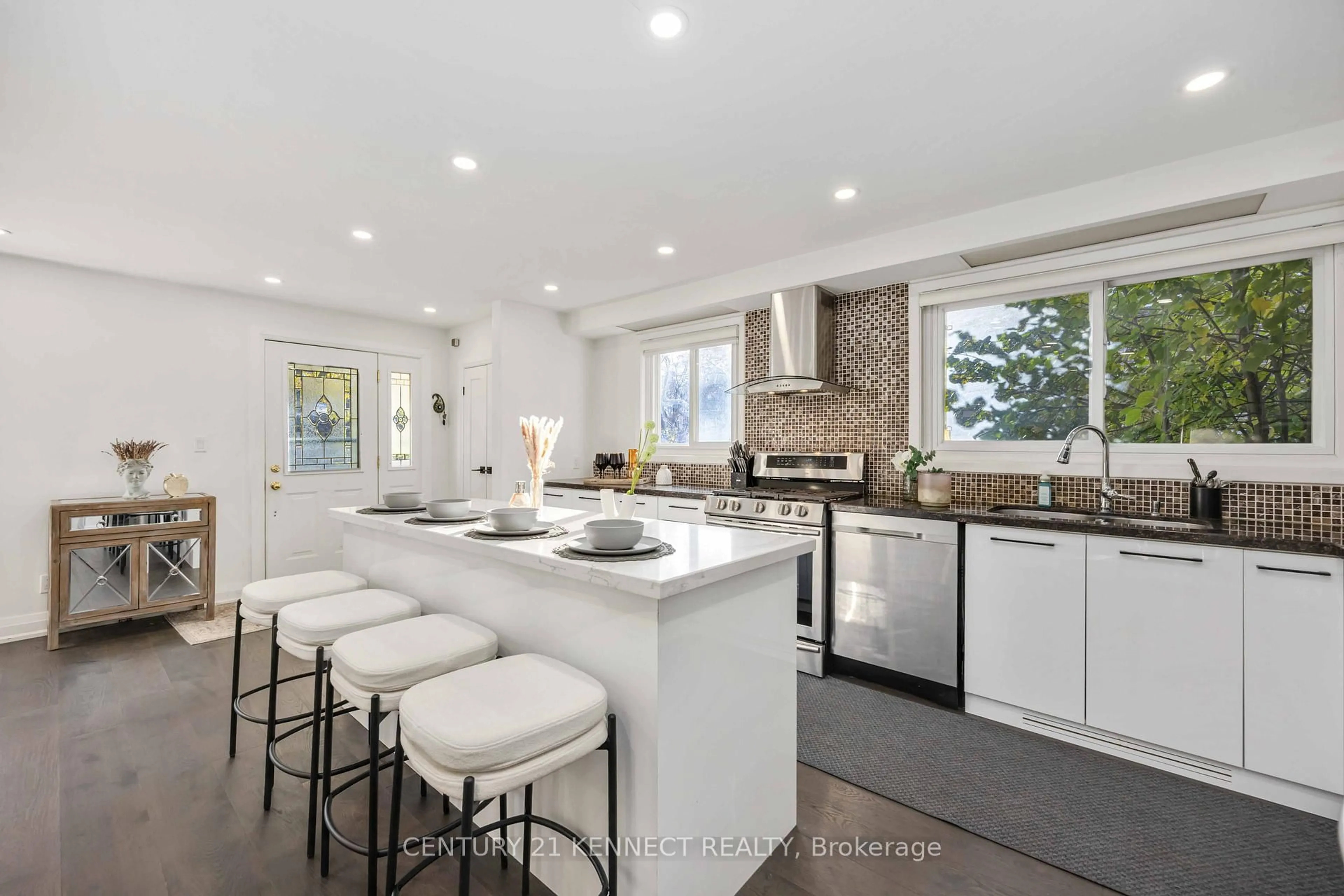 Open concept kitchen, ceramic/tile floor for 36 Summerside Cres, Toronto Ontario M2H 1X1