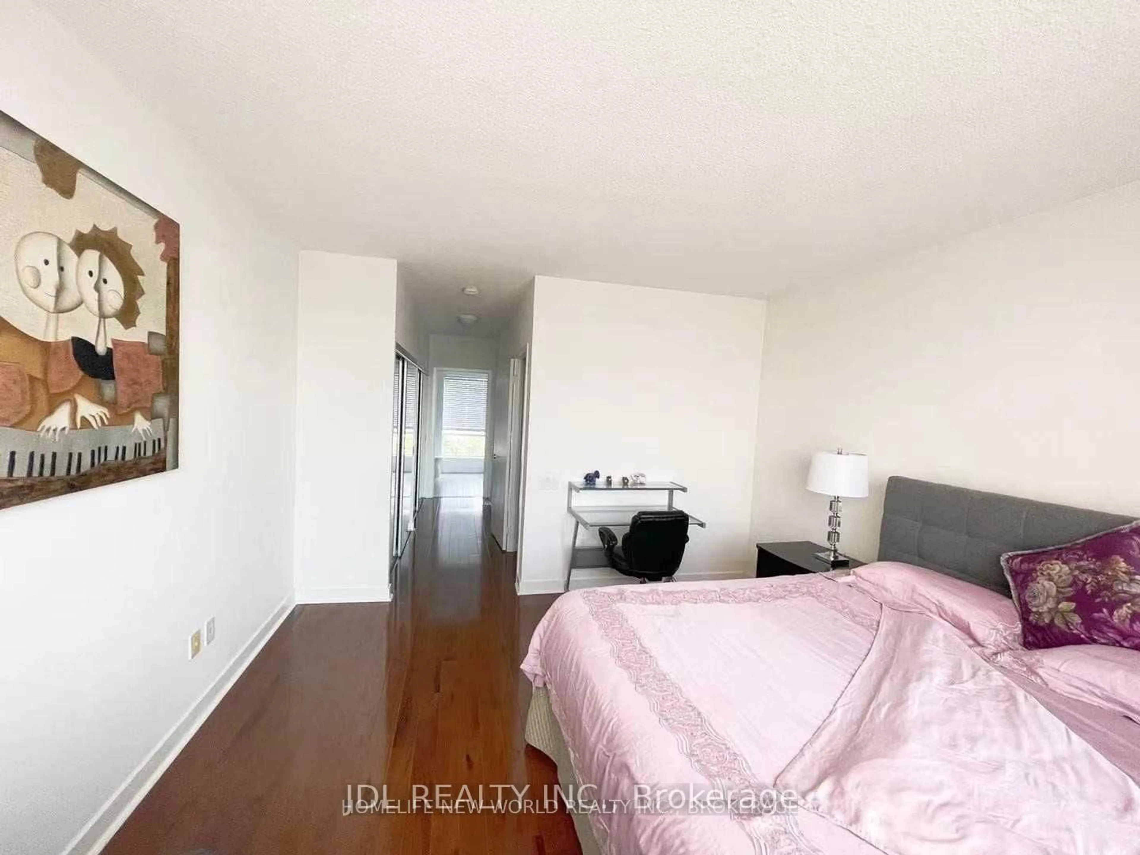 A pic of a room for 25 Singer Crt #TH10, Toronto Ontario M2K 0B5