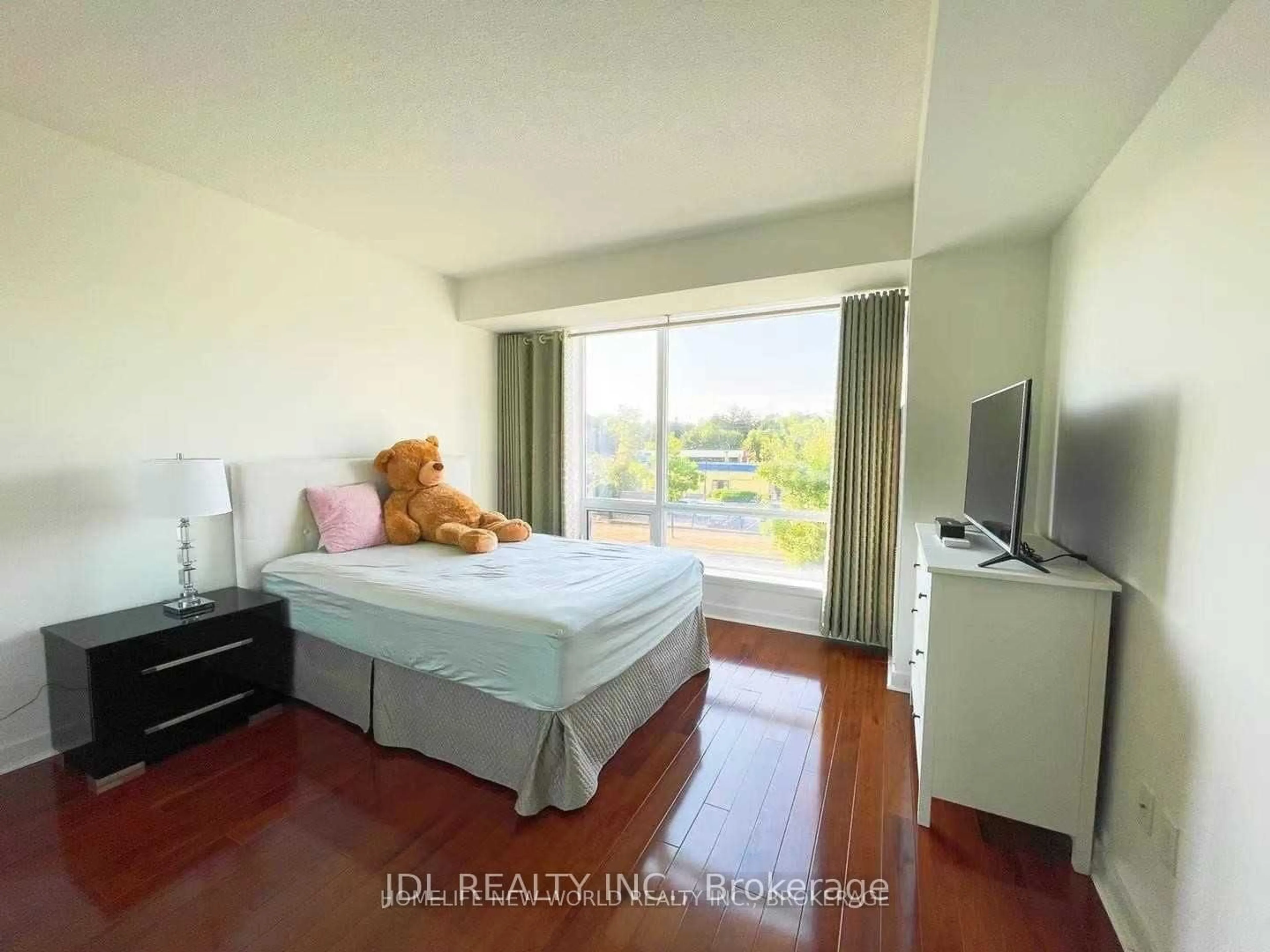 A pic of a room for 25 Singer Crt #TH10, Toronto Ontario M2K 0B5