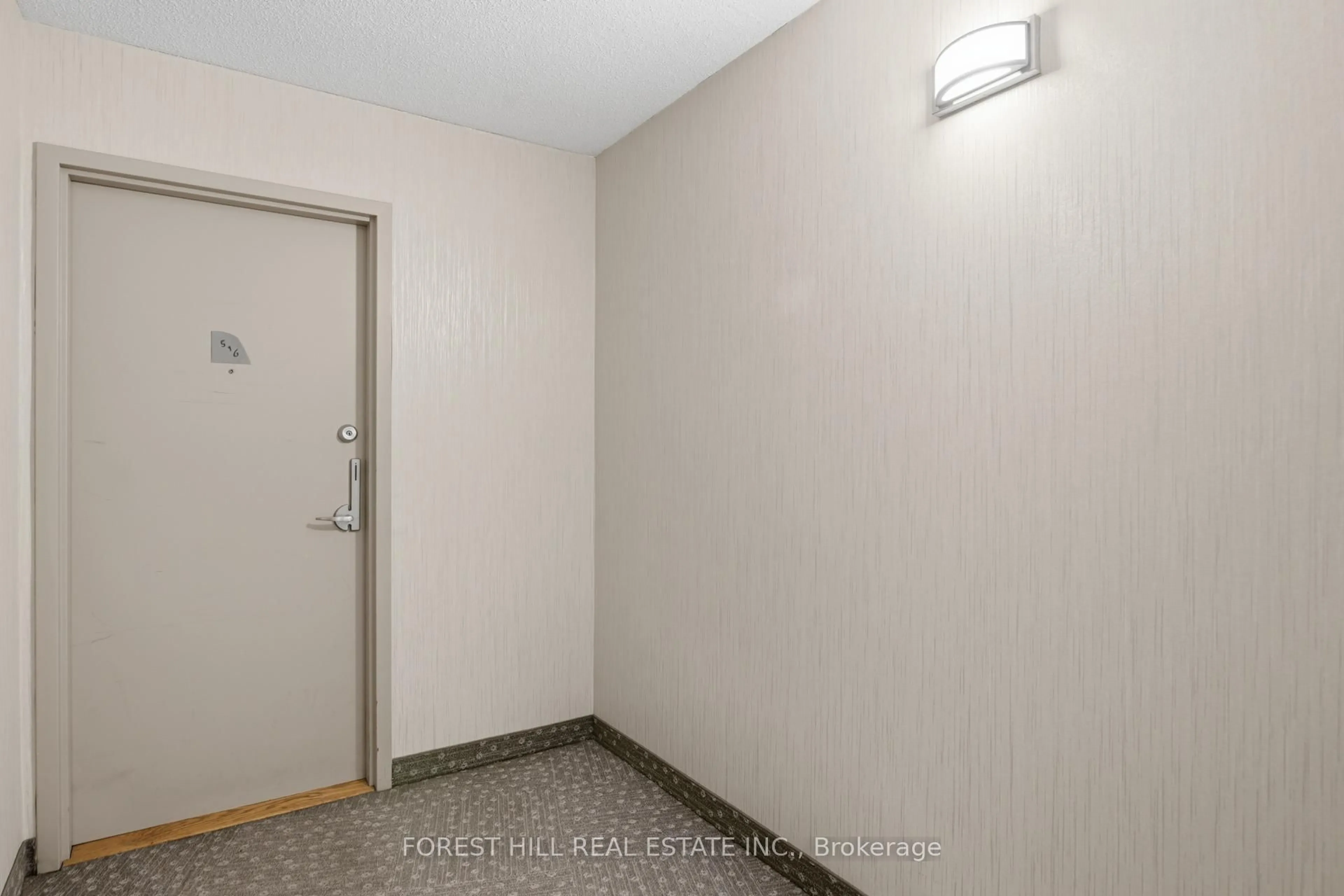 A pic of a room for 650 Queens Quay W Blvd #516, Toronto Ontario M5V 3N2