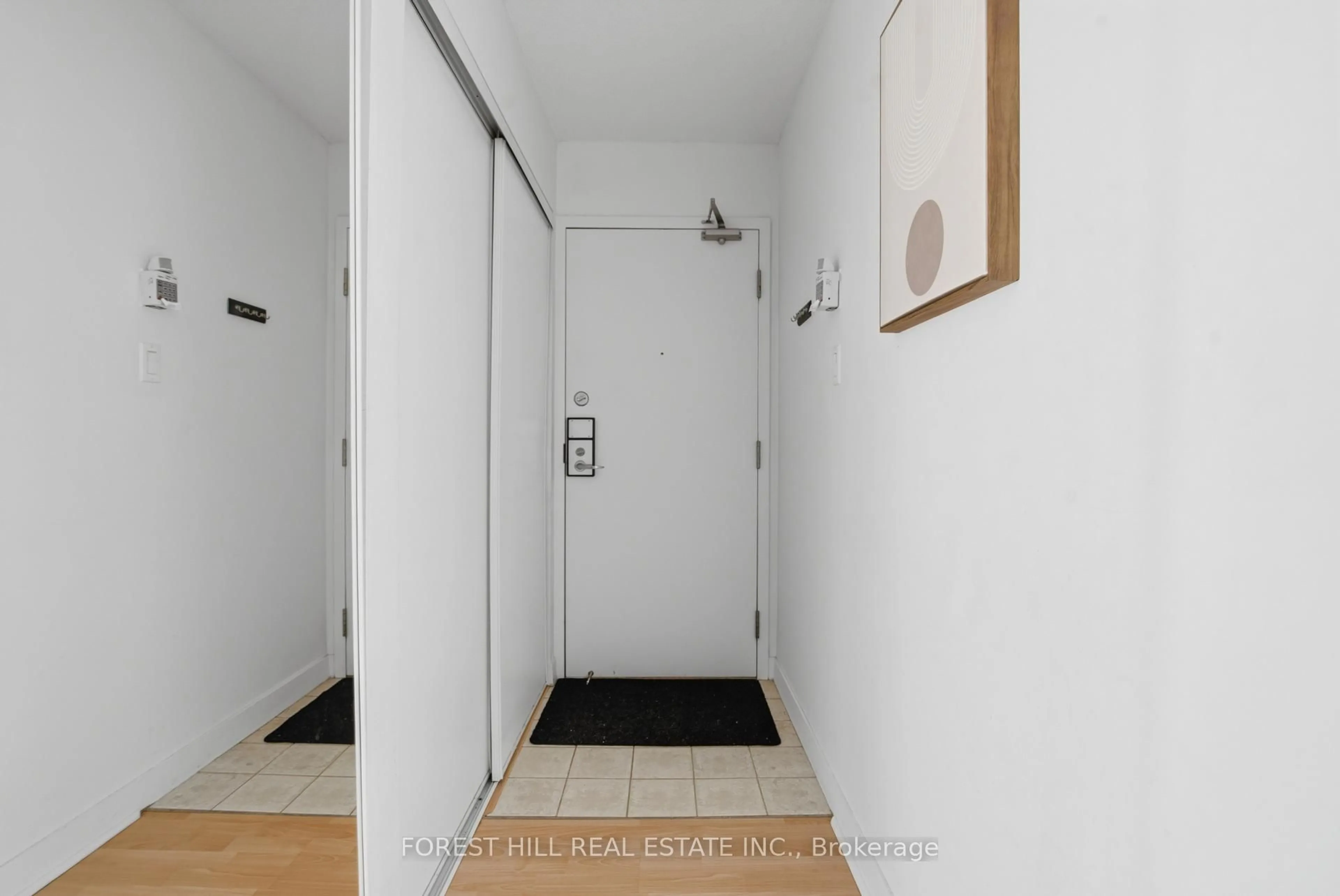 Indoor entryway for 650 Queens Quay W Blvd #516, Toronto Ontario M5V 3N2