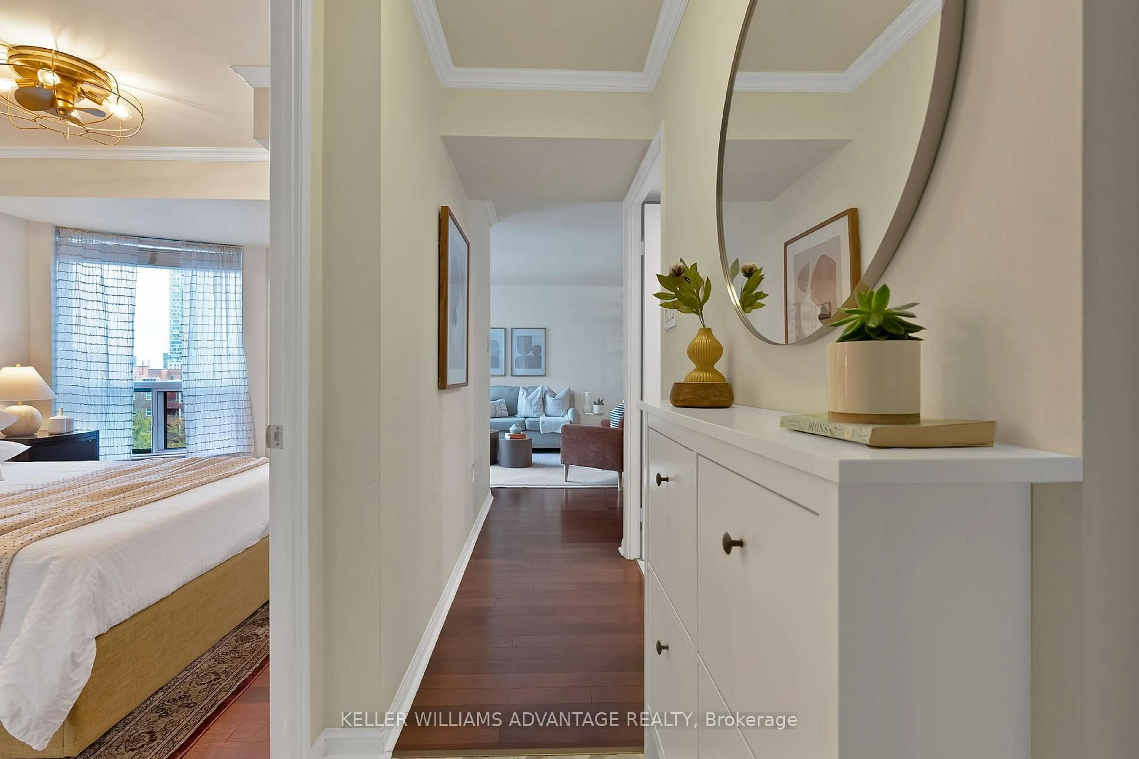 Indoor entryway for 109 Front St #807, Toronto Ontario M5A 4P7