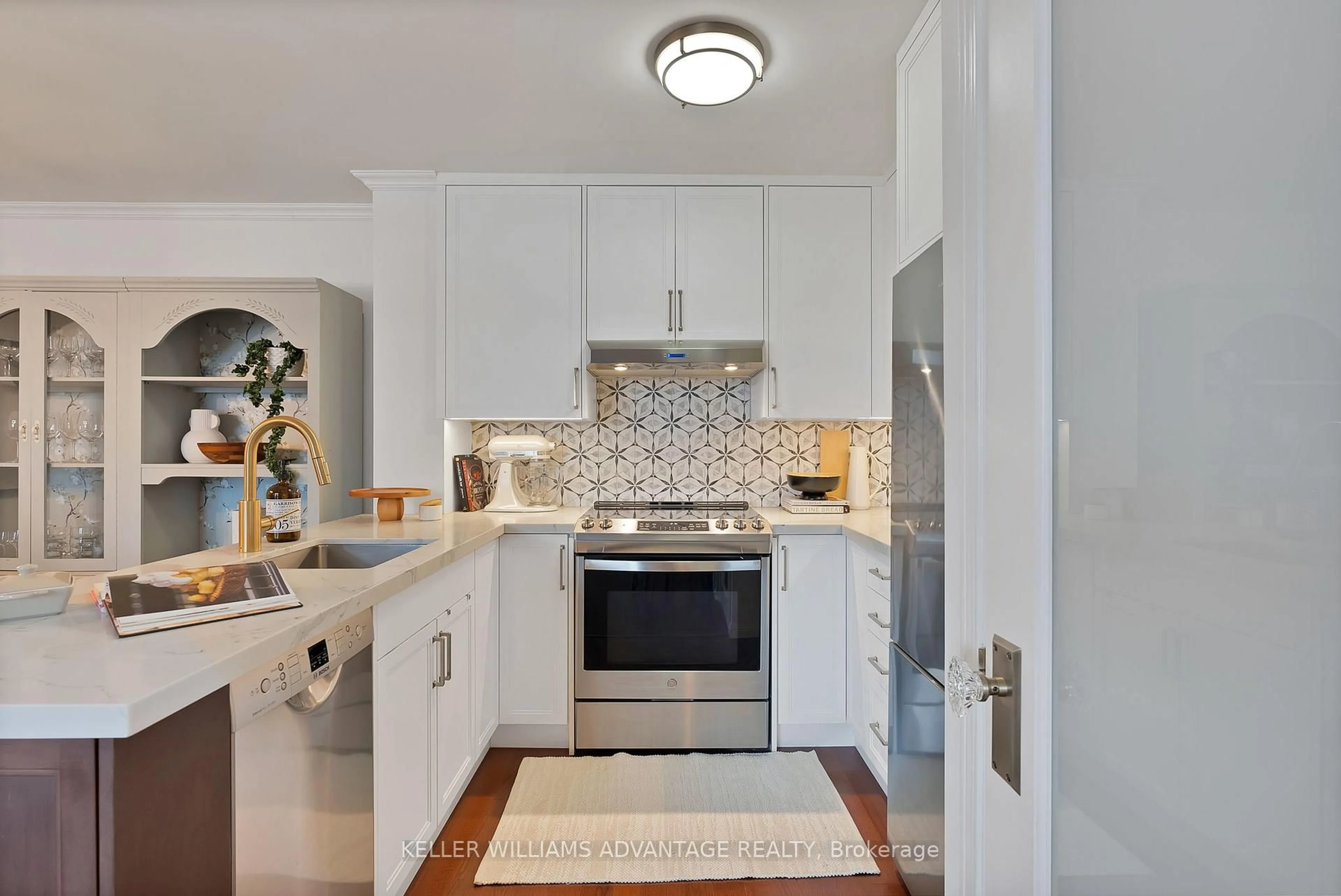 Contemporary kitchen, ceramic/tile floor for 109 Front St #807, Toronto Ontario M5A 4P7