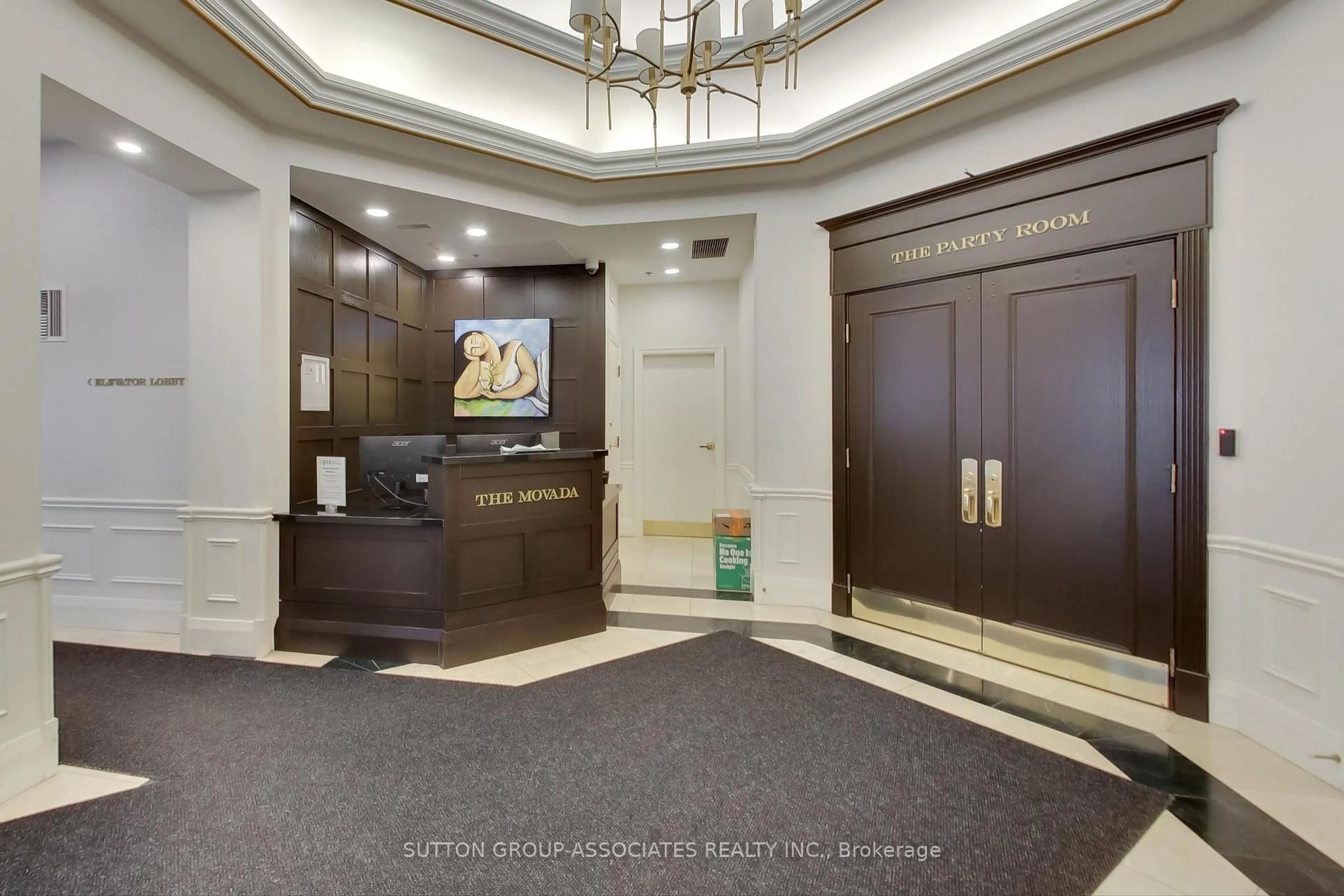 Indoor foyer for 2 Edith Dr #406, Toronto Ontario M4R 2H7