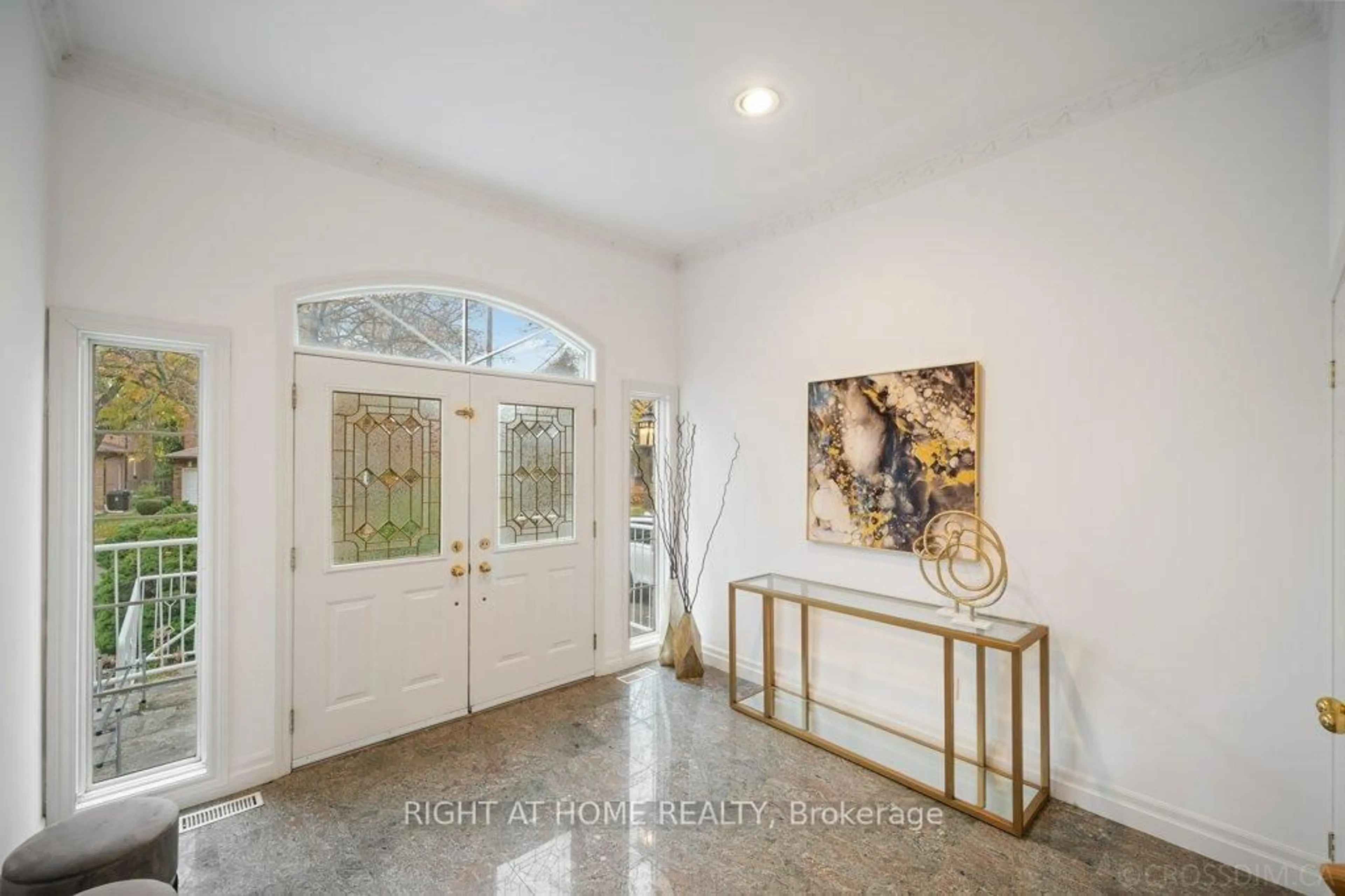 Indoor entryway for 260 Byng Ave, Toronto Ontario M2N 4L3