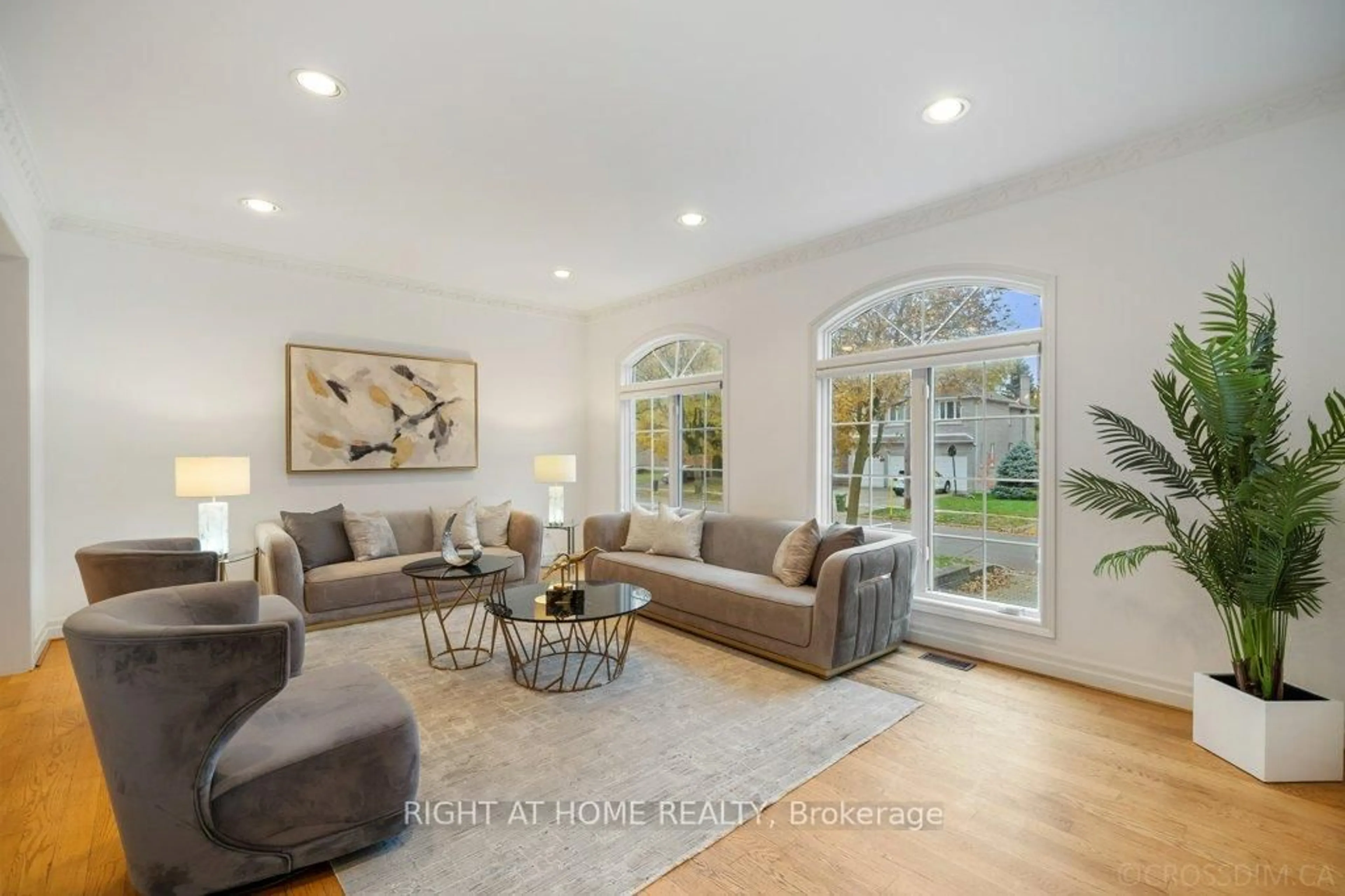 Living room with furniture, unknown for 260 Byng Ave, Toronto Ontario M2N 4L3