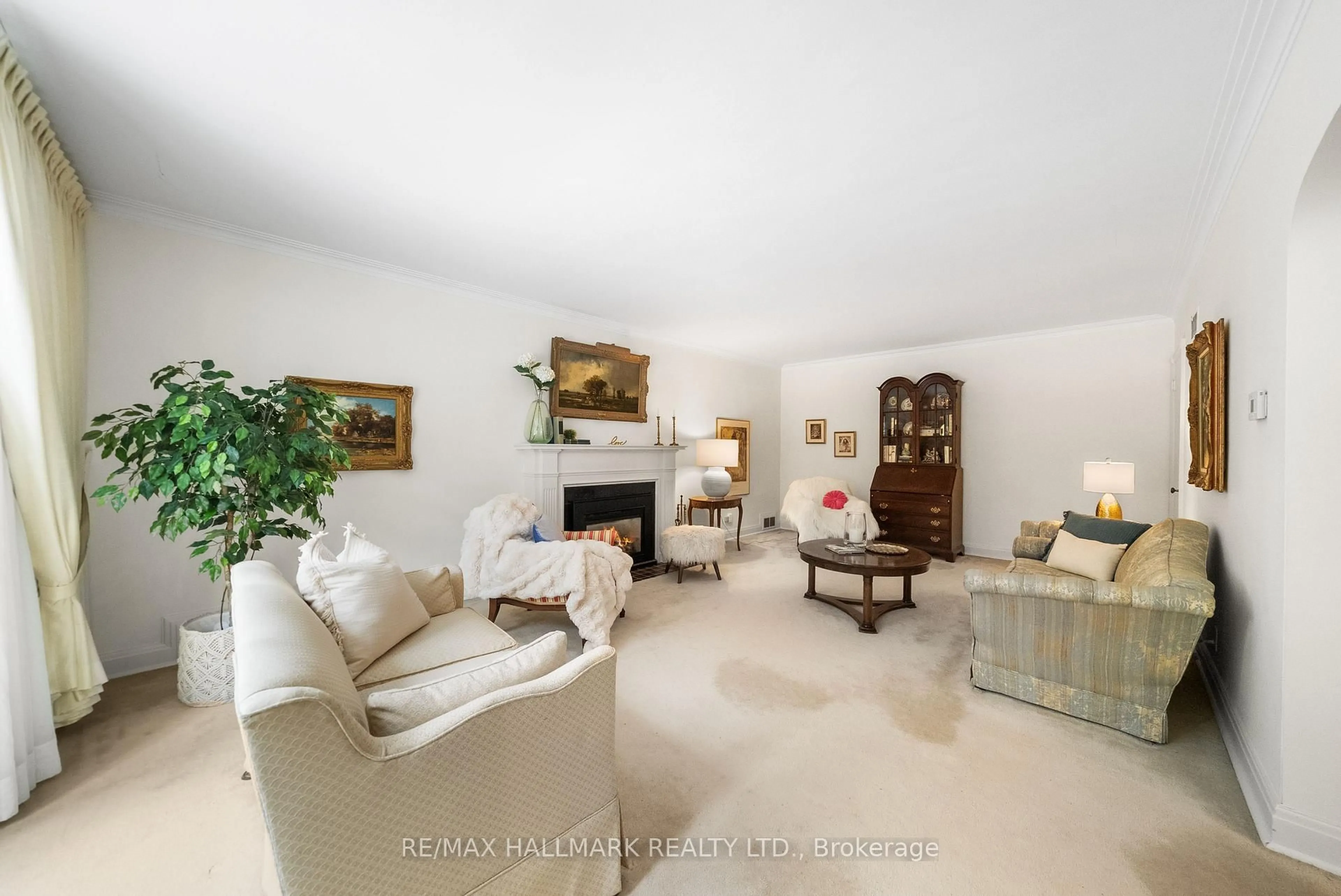 Living room with furniture, unknown for 55 Sandringham Dr, Toronto Ontario M5M 3G4