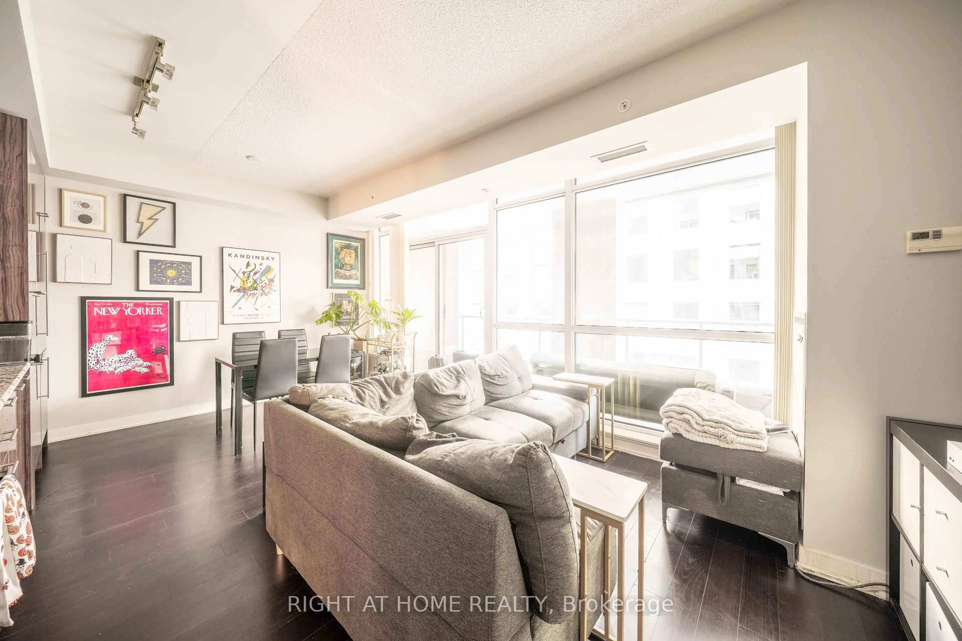 Living room with furniture, unknown for 199 Richmond St #418, Toronto Ontario M5V 0H4