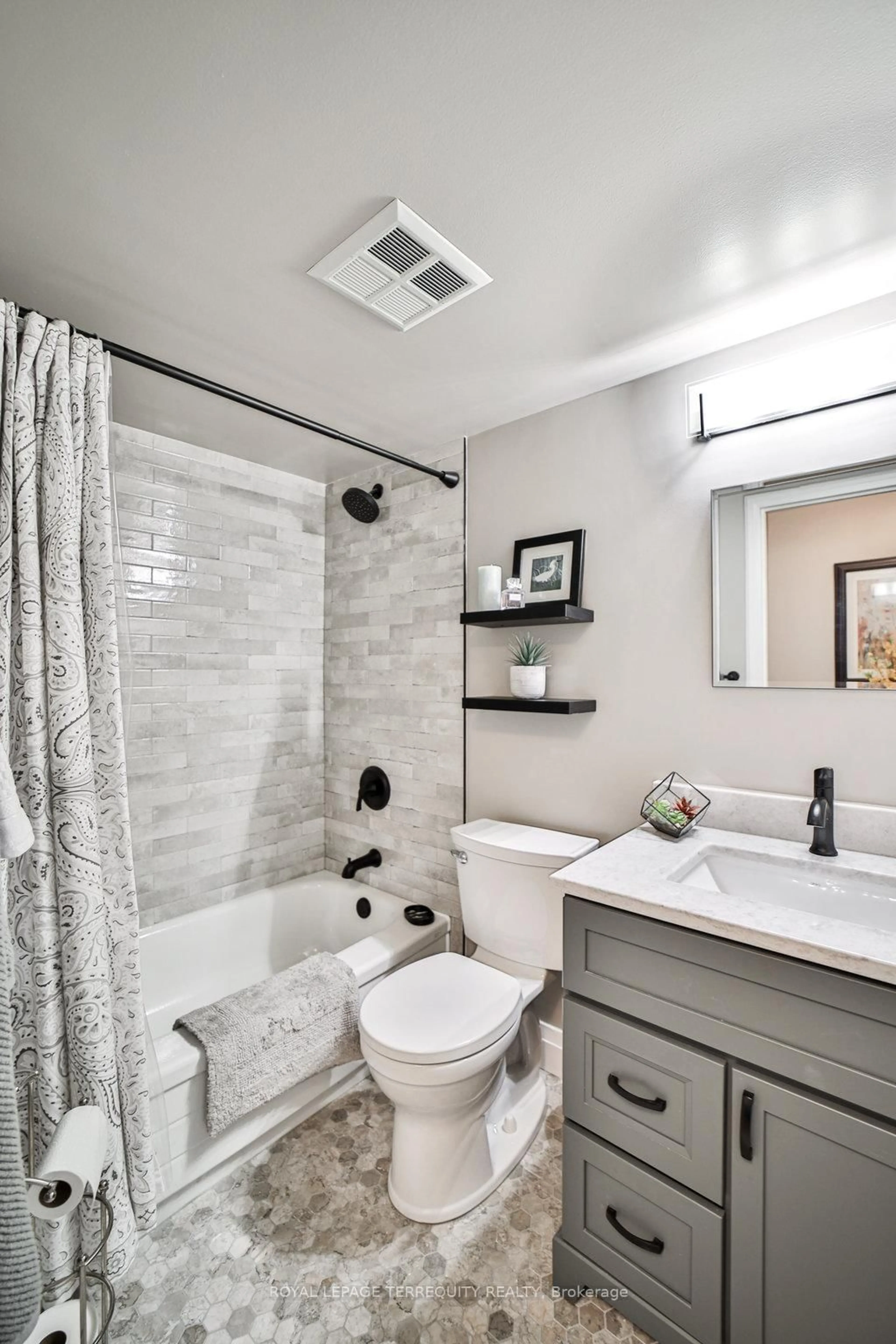 Contemporary bathroom, ceramic/tile floor for 195 Wynford Dr #1106, Toronto Ontario M3C 3P3