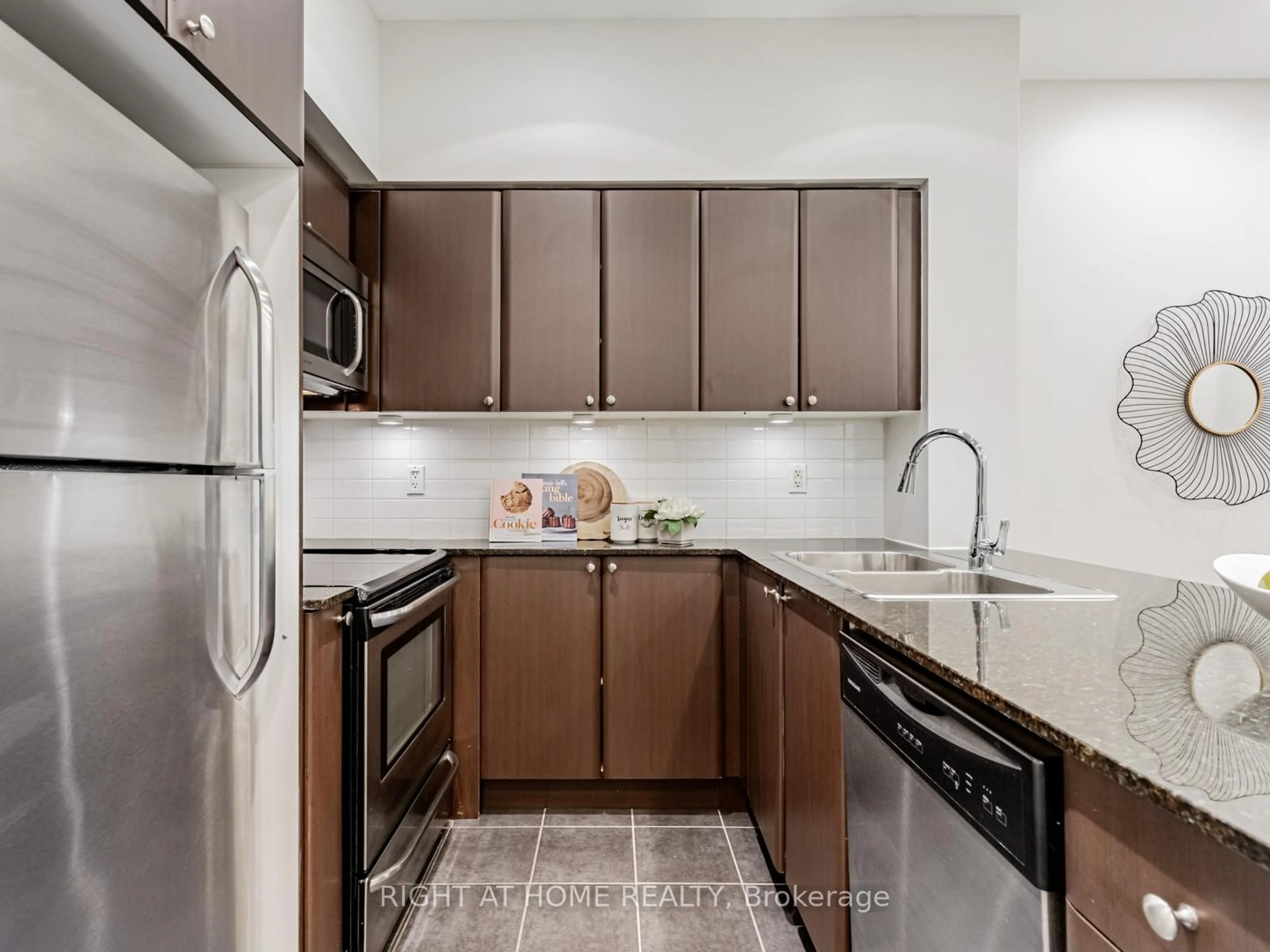 Standard kitchen, unknown for 525 Wilson Ave #122, Toronto Ontario M3H 0A7