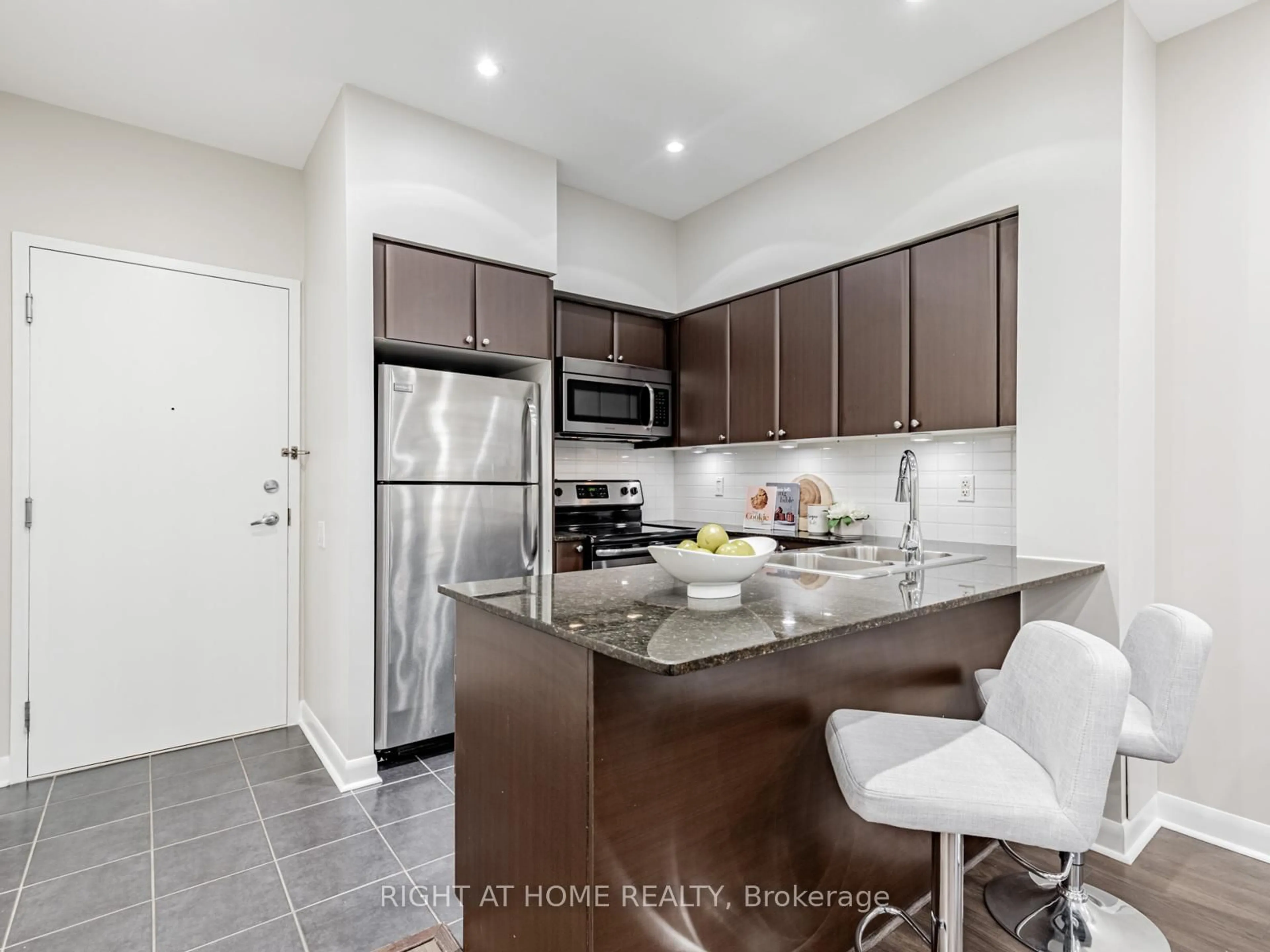 Standard kitchen, unknown for 525 Wilson Ave #122, Toronto Ontario M3H 0A7