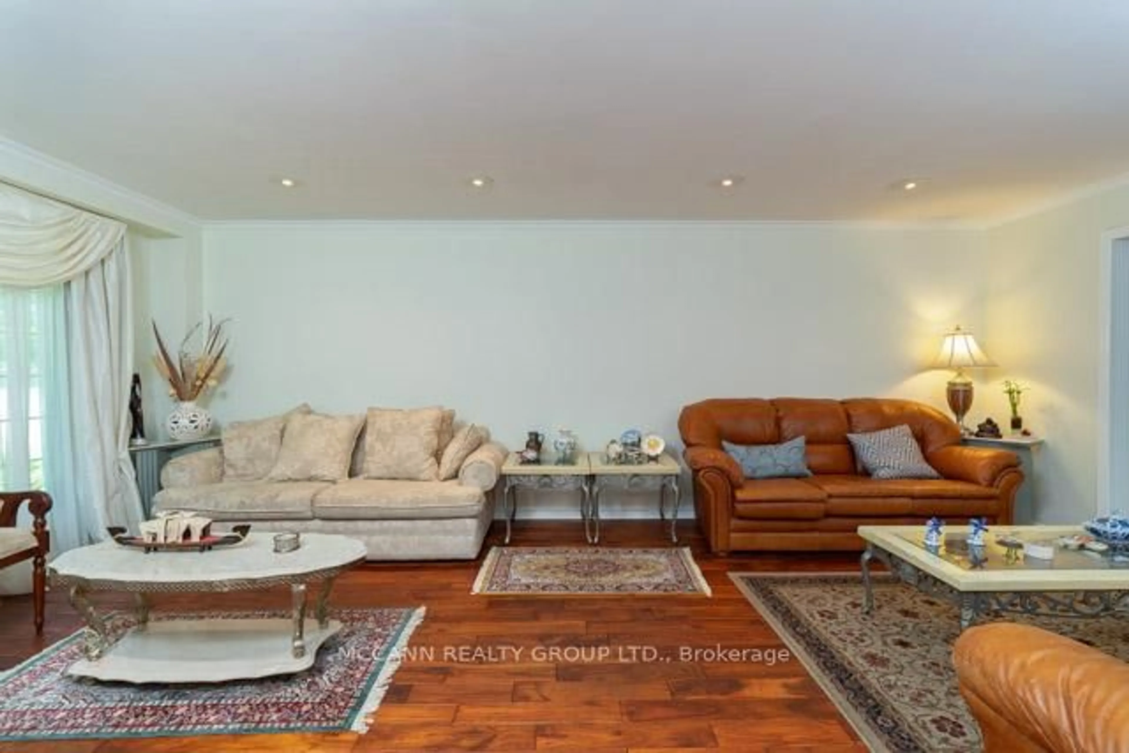 Living room with furniture, wood/laminate floor for 150 Banbury Rd, Toronto Ontario M3B 2L8