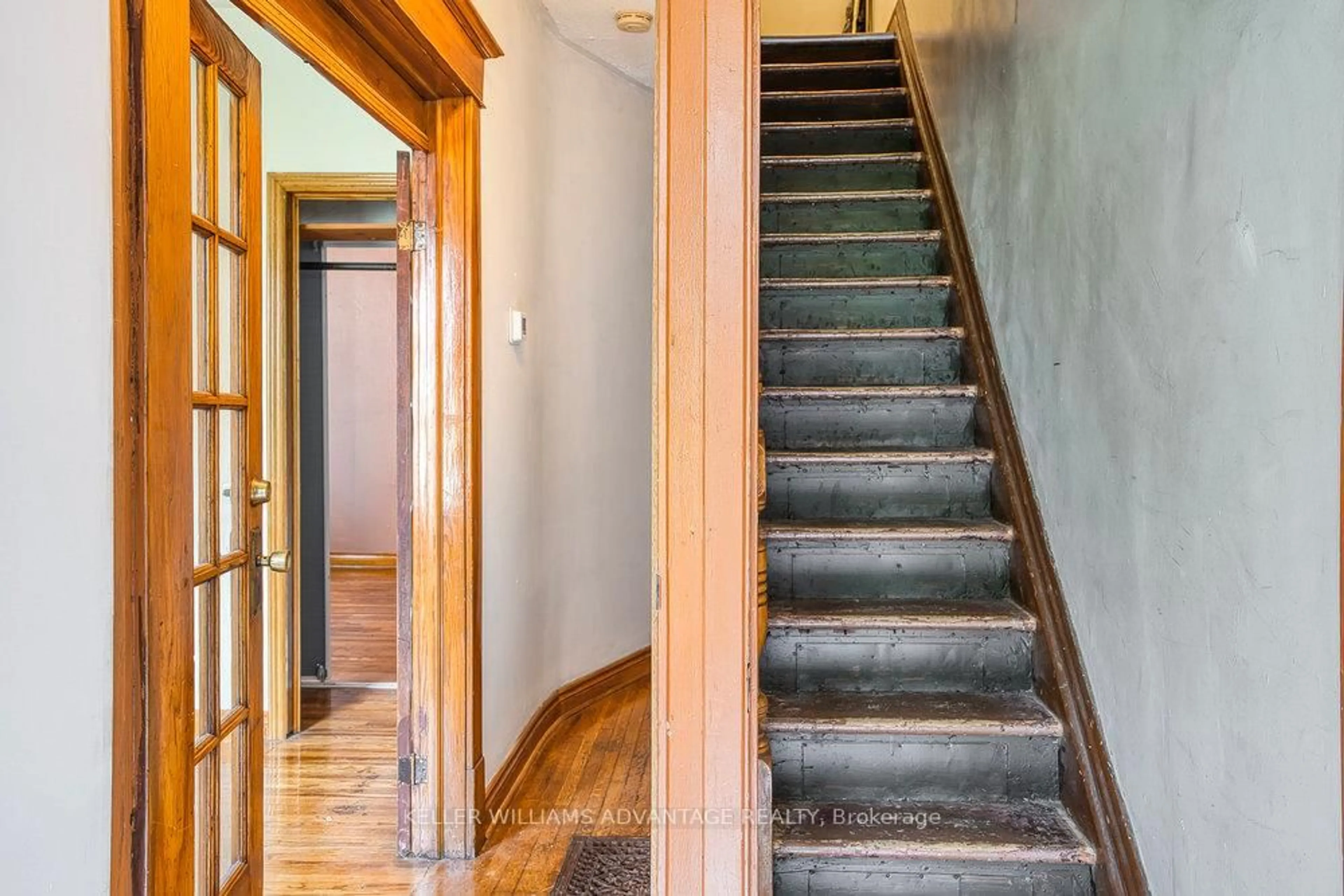 Stairs for 195-197 Dovercourt Rd, Toronto Ontario M6J 3C7