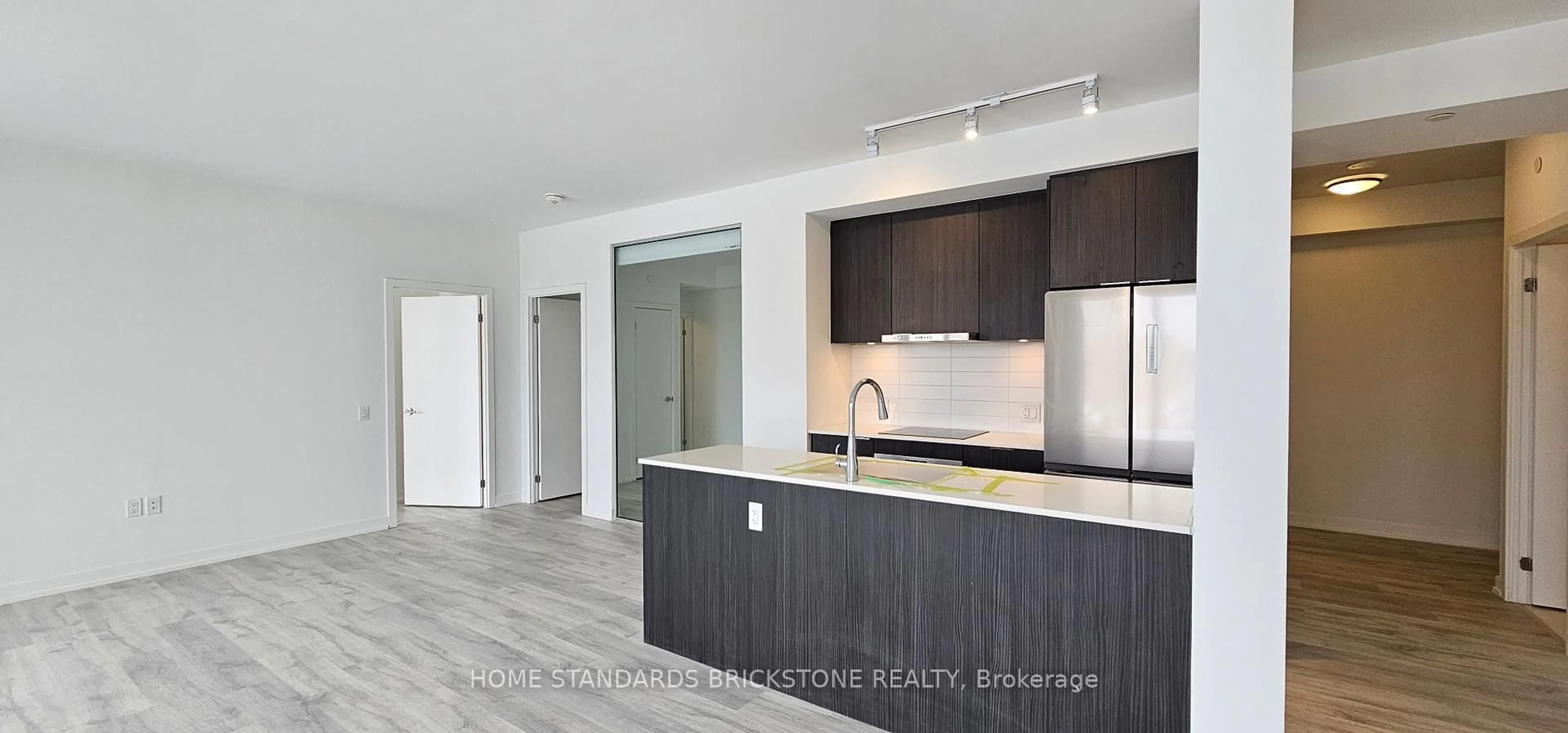 Open concept kitchen, unknown for 7 Golden Lion Hts #N424, Toronto Ontario M2M 0C1