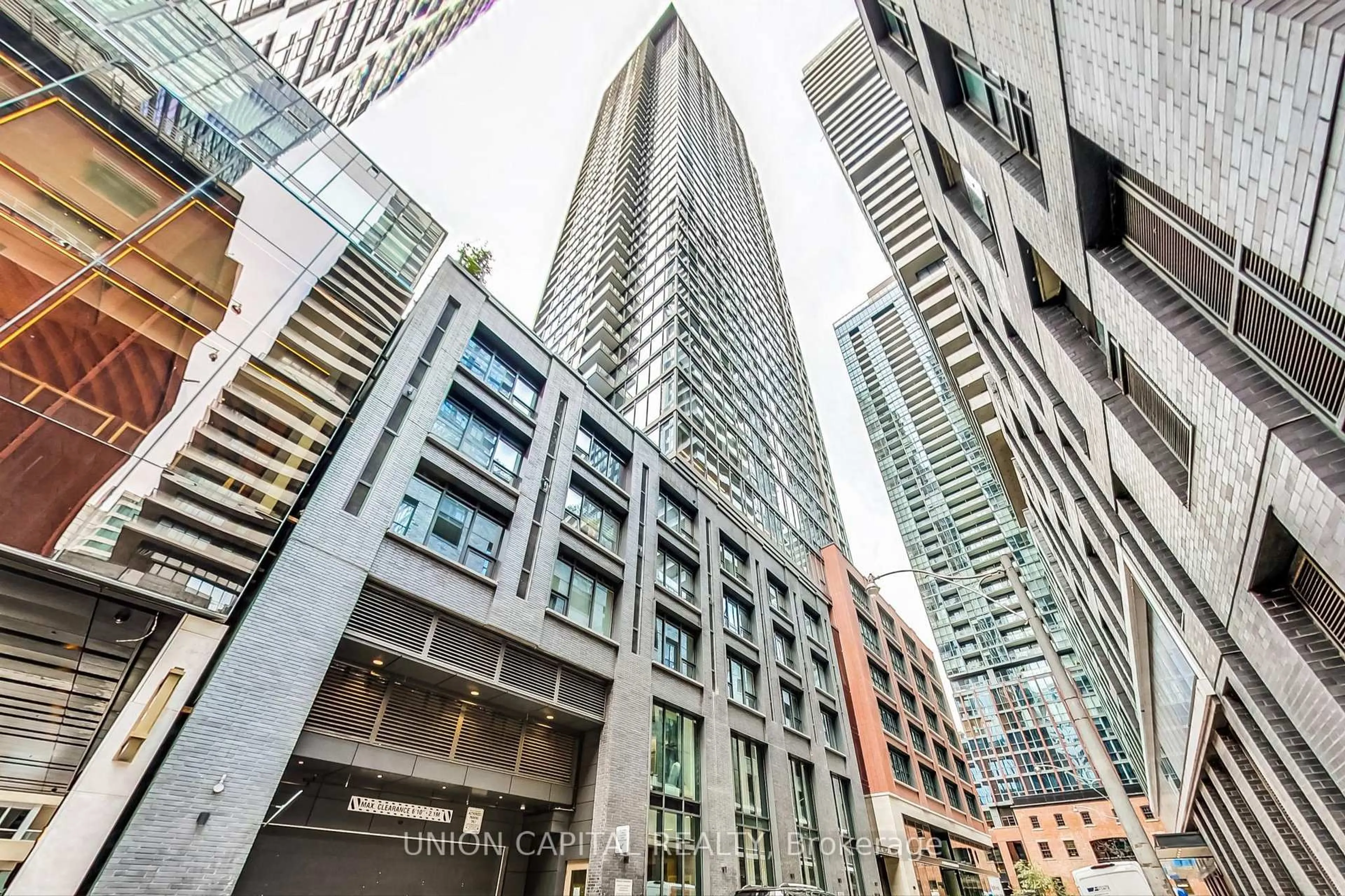 Indoor foyer for 55 Mercer St #611, Toronto Ontario M5V 0W4